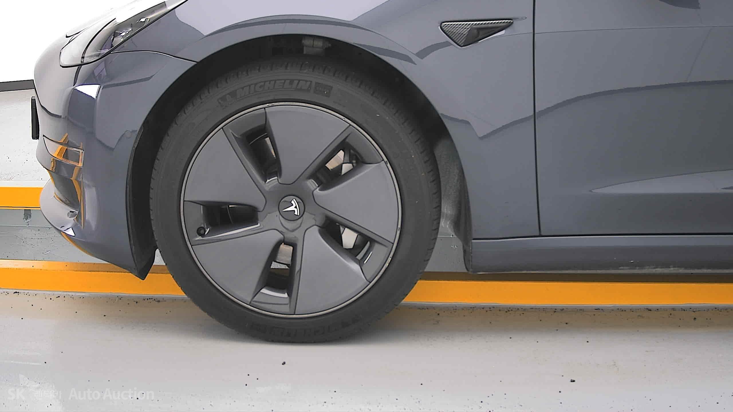 2022 - tesla model 3