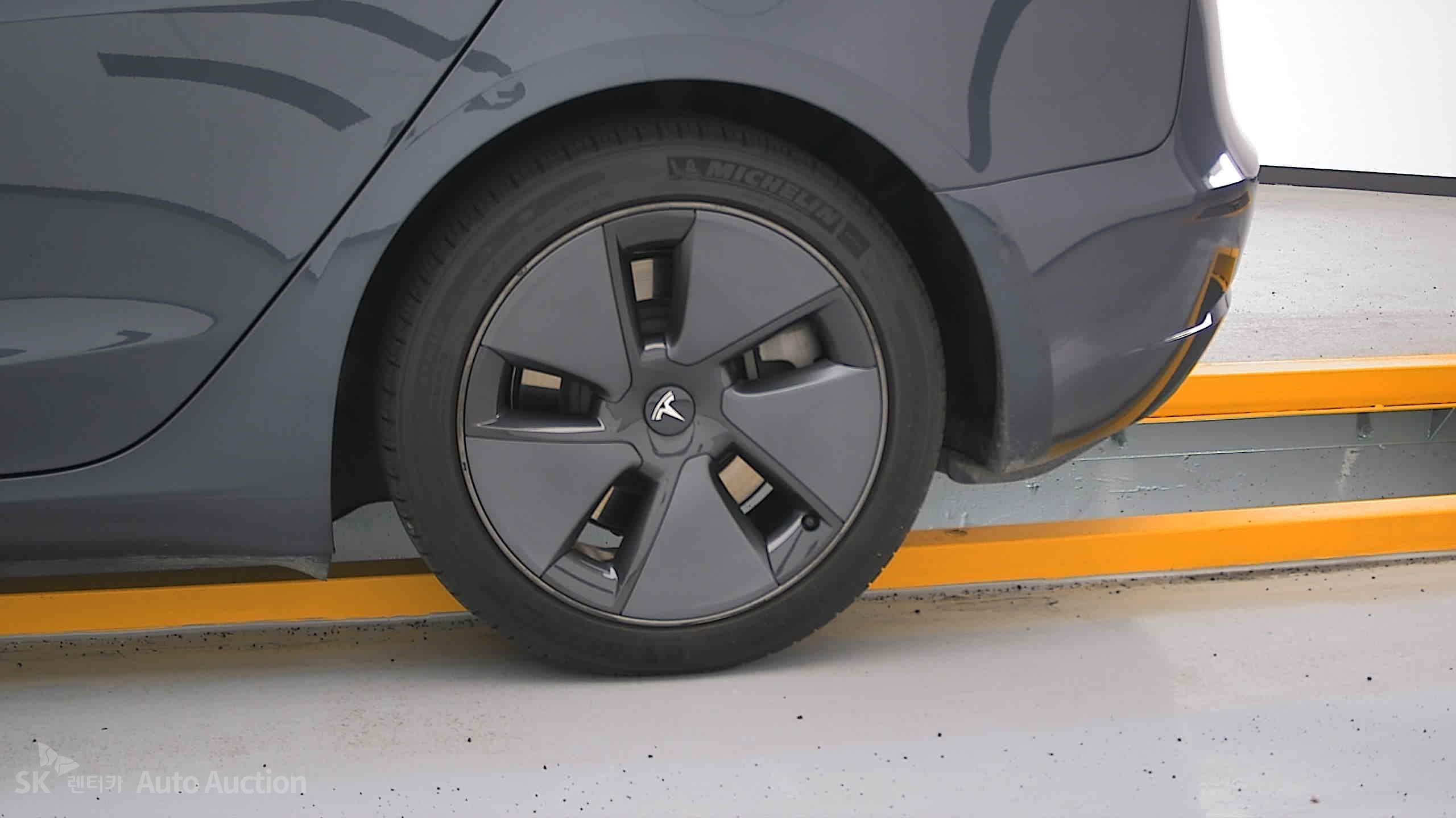 2022 - tesla model 3