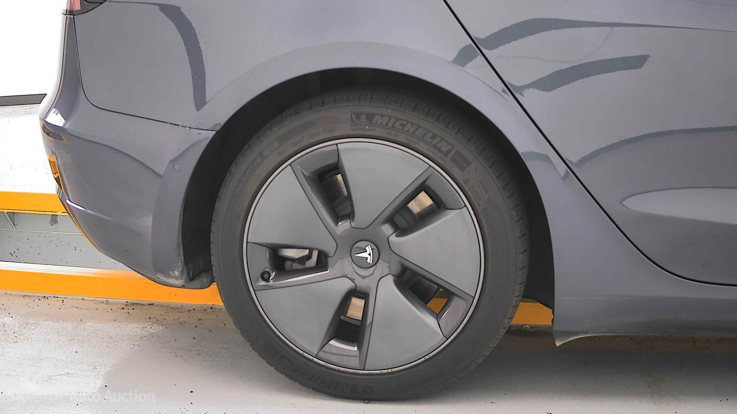 2022 - tesla model 3