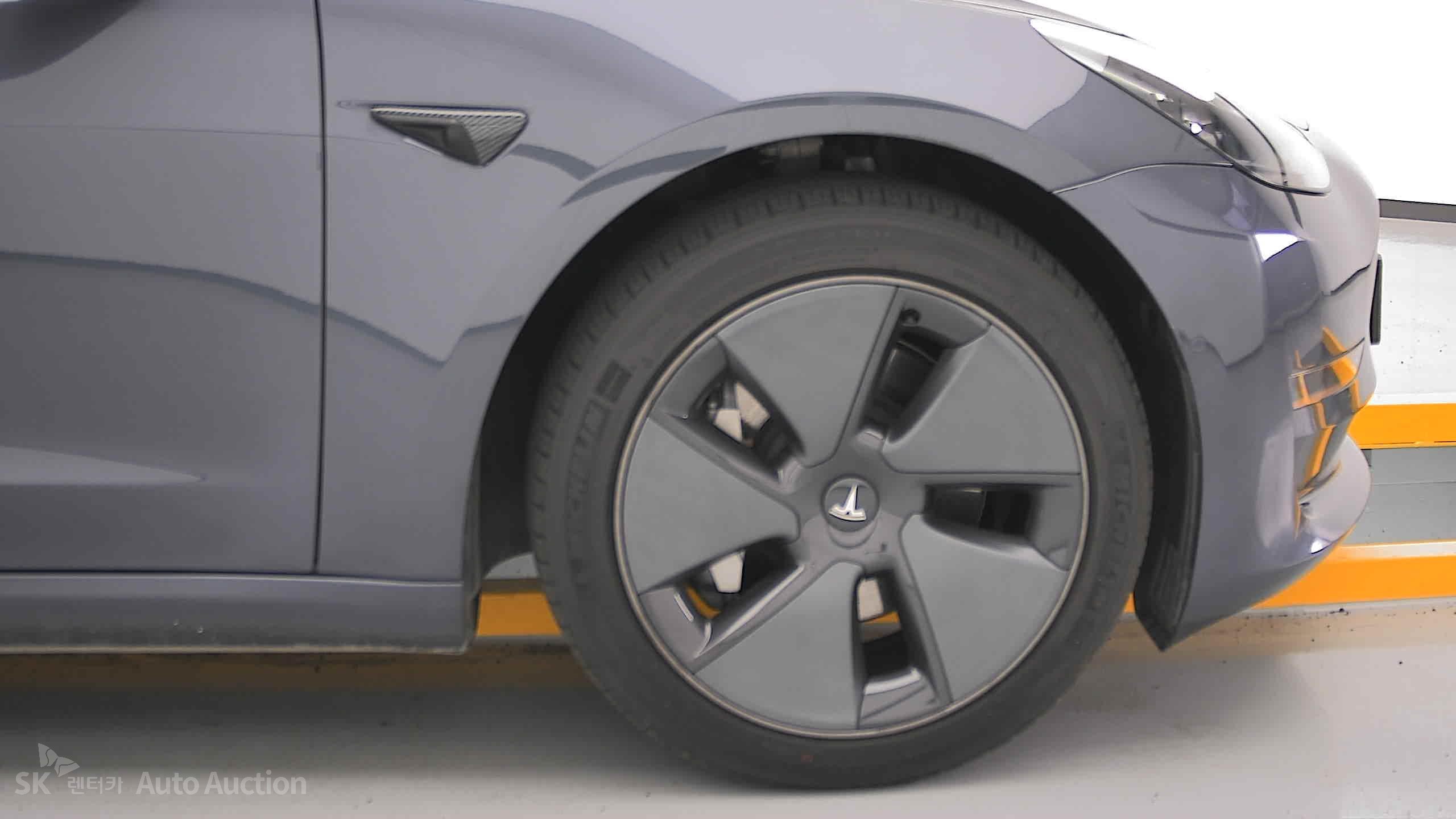 2022 - tesla model 3