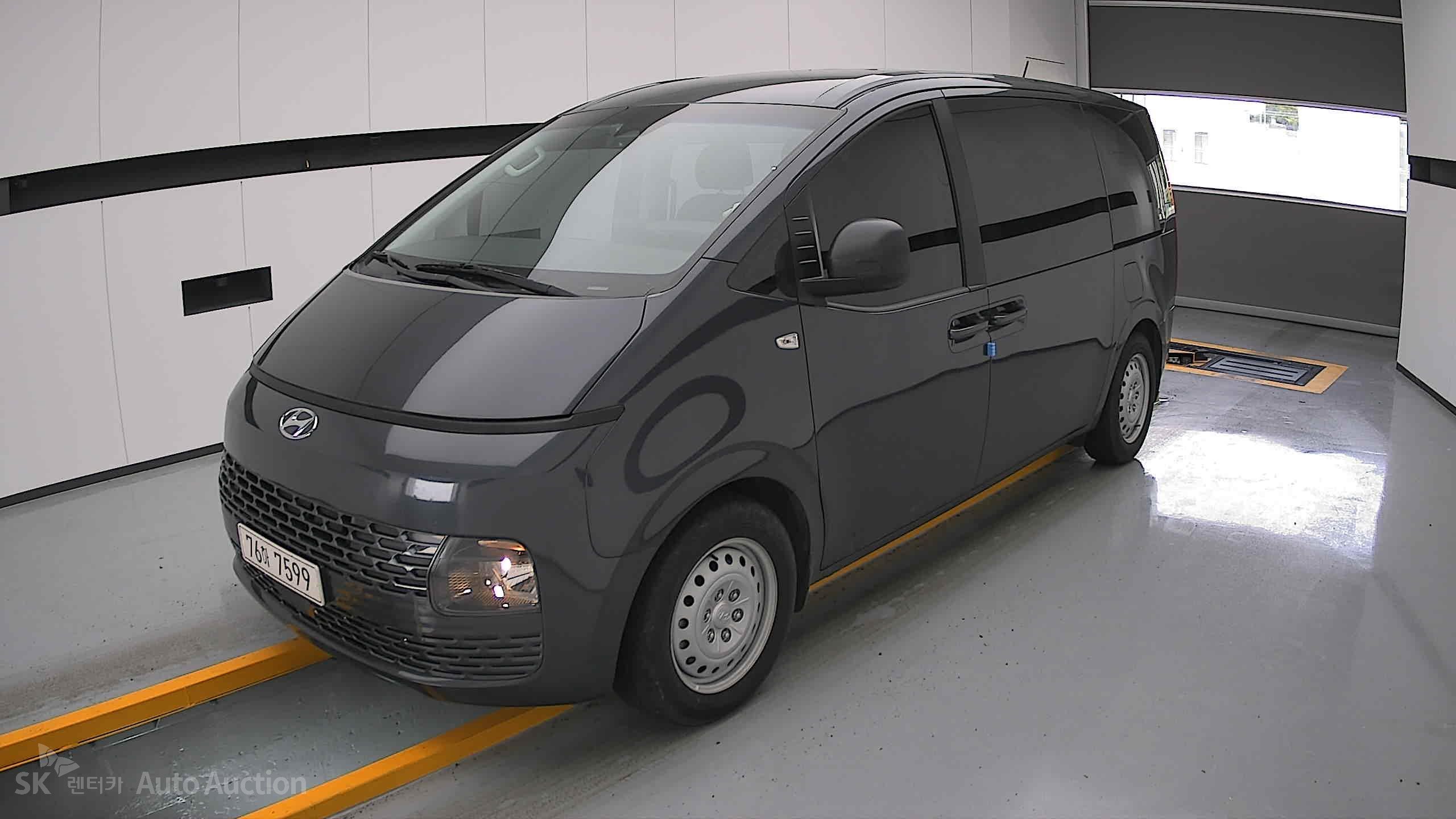 2022 - hyundai staria