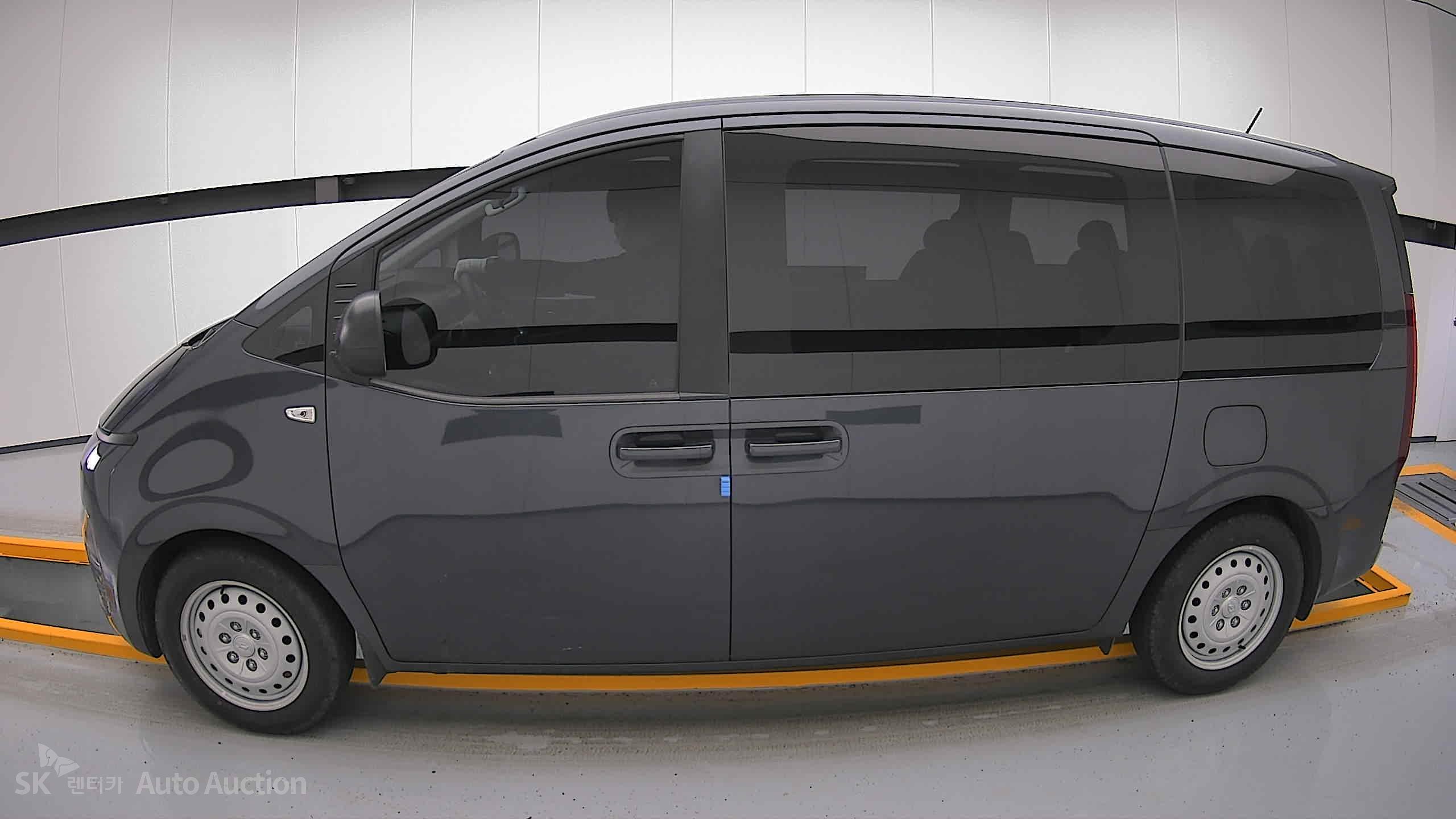 2022 - hyundai staria