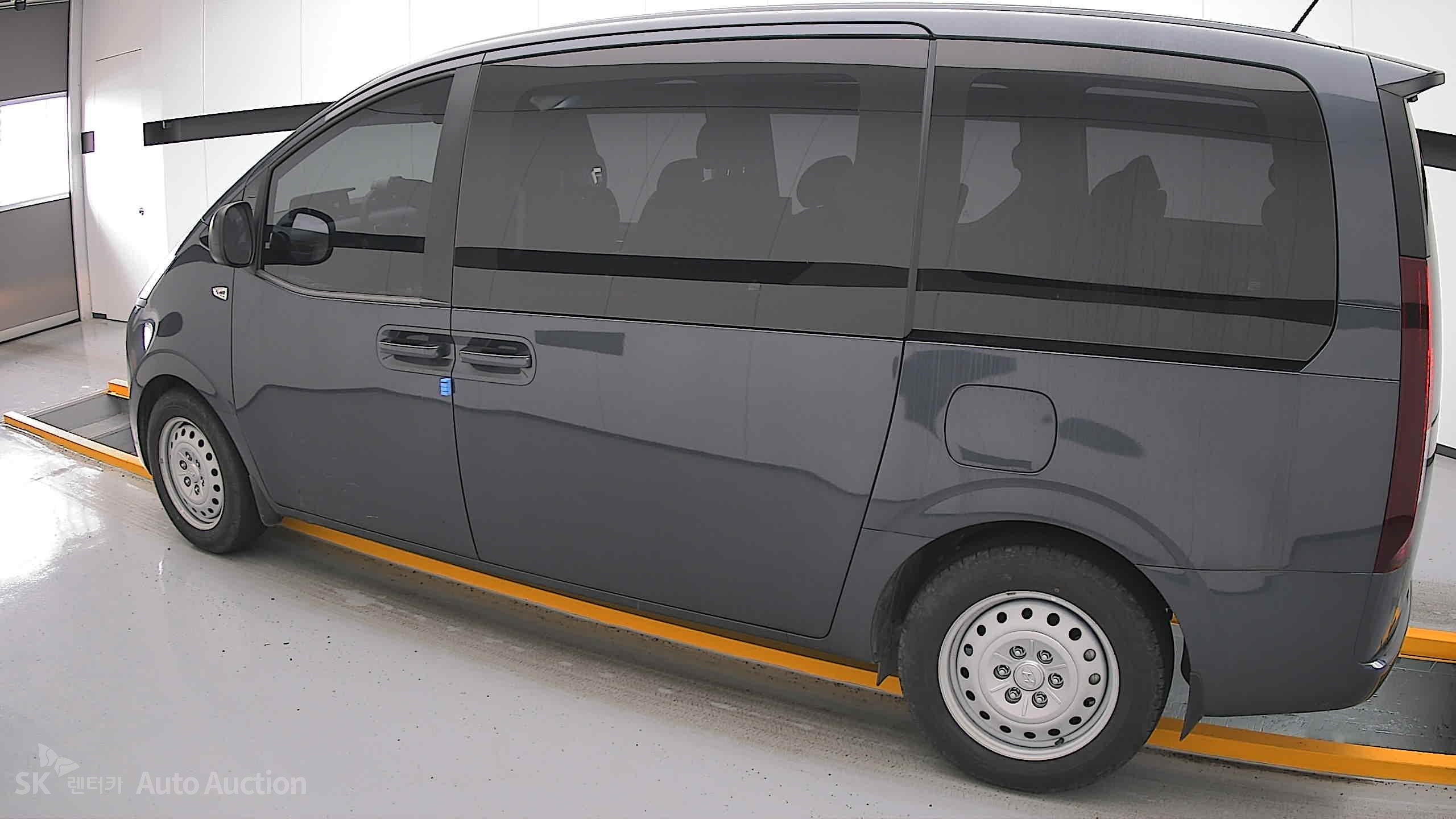2022 - hyundai staria