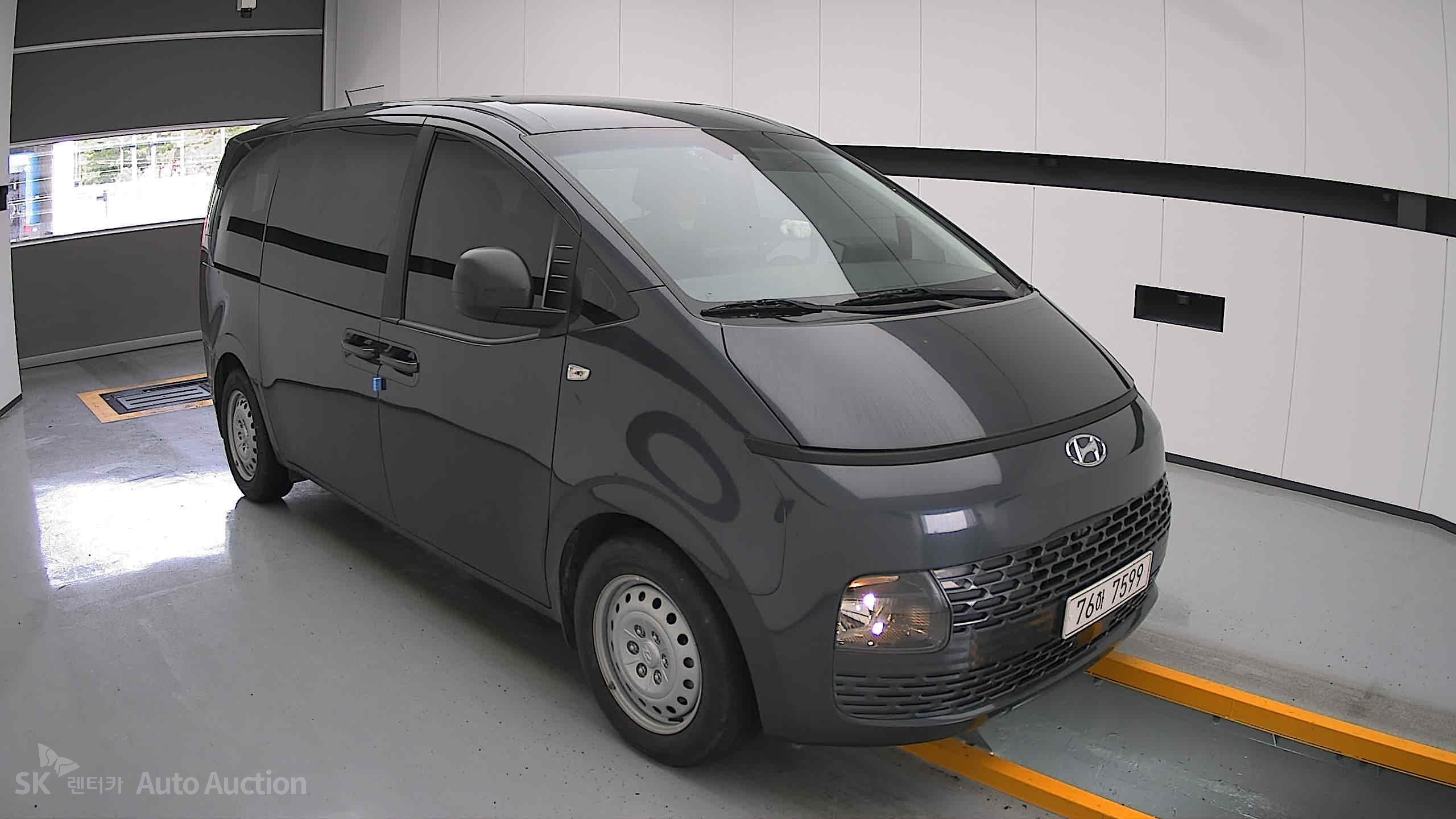 2022 - hyundai staria