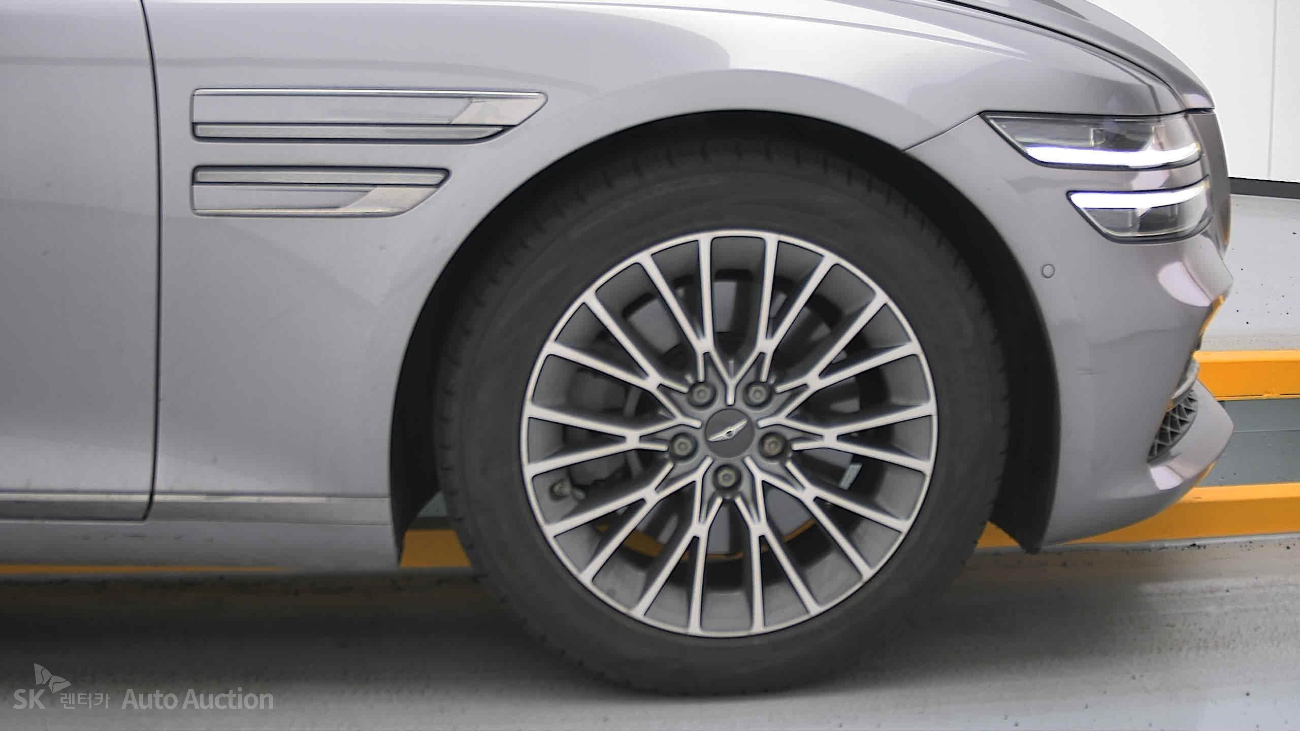 2022 - genesis g80
