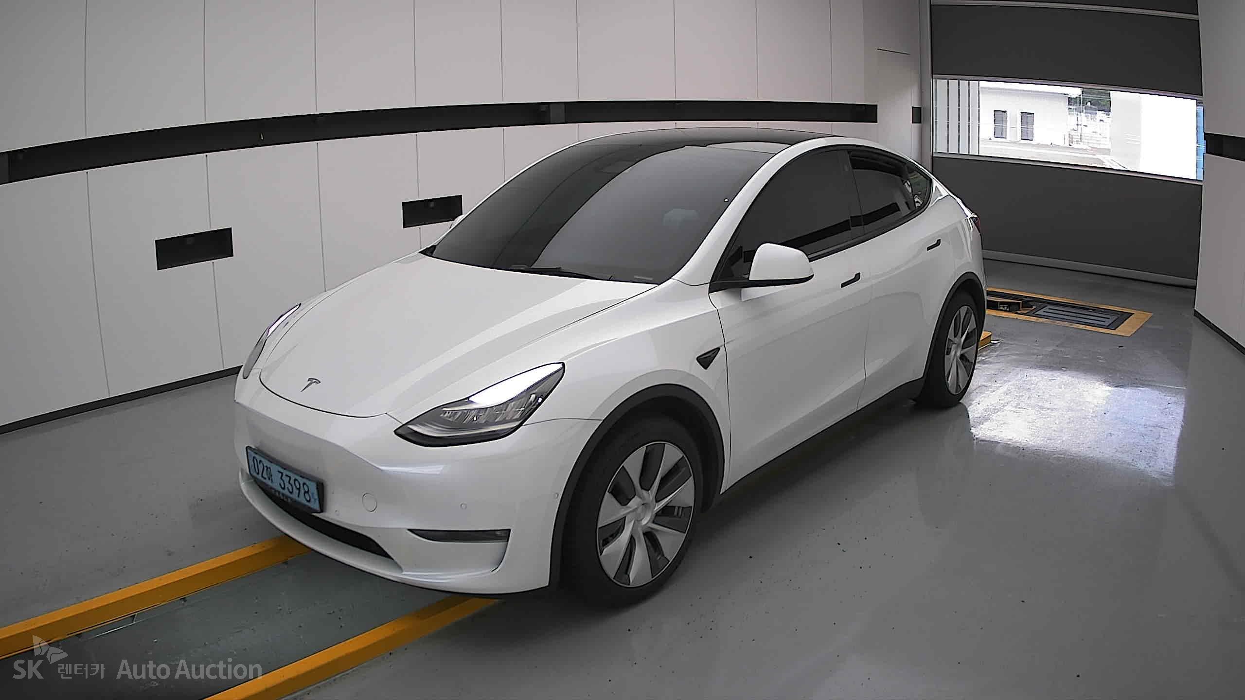 2021 - tesla model y