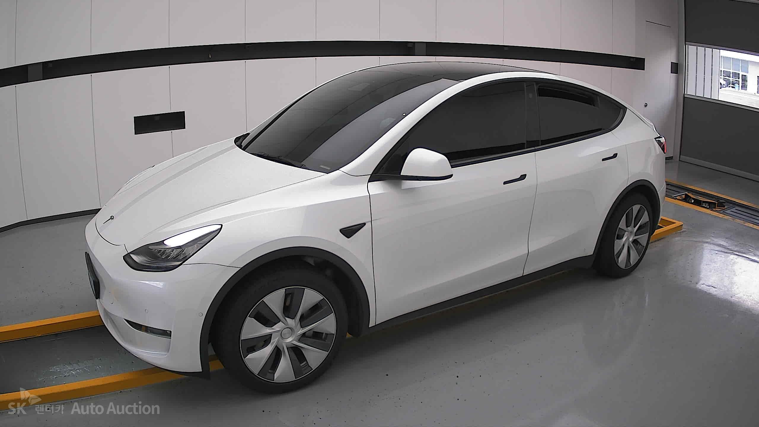 2021 - tesla model y