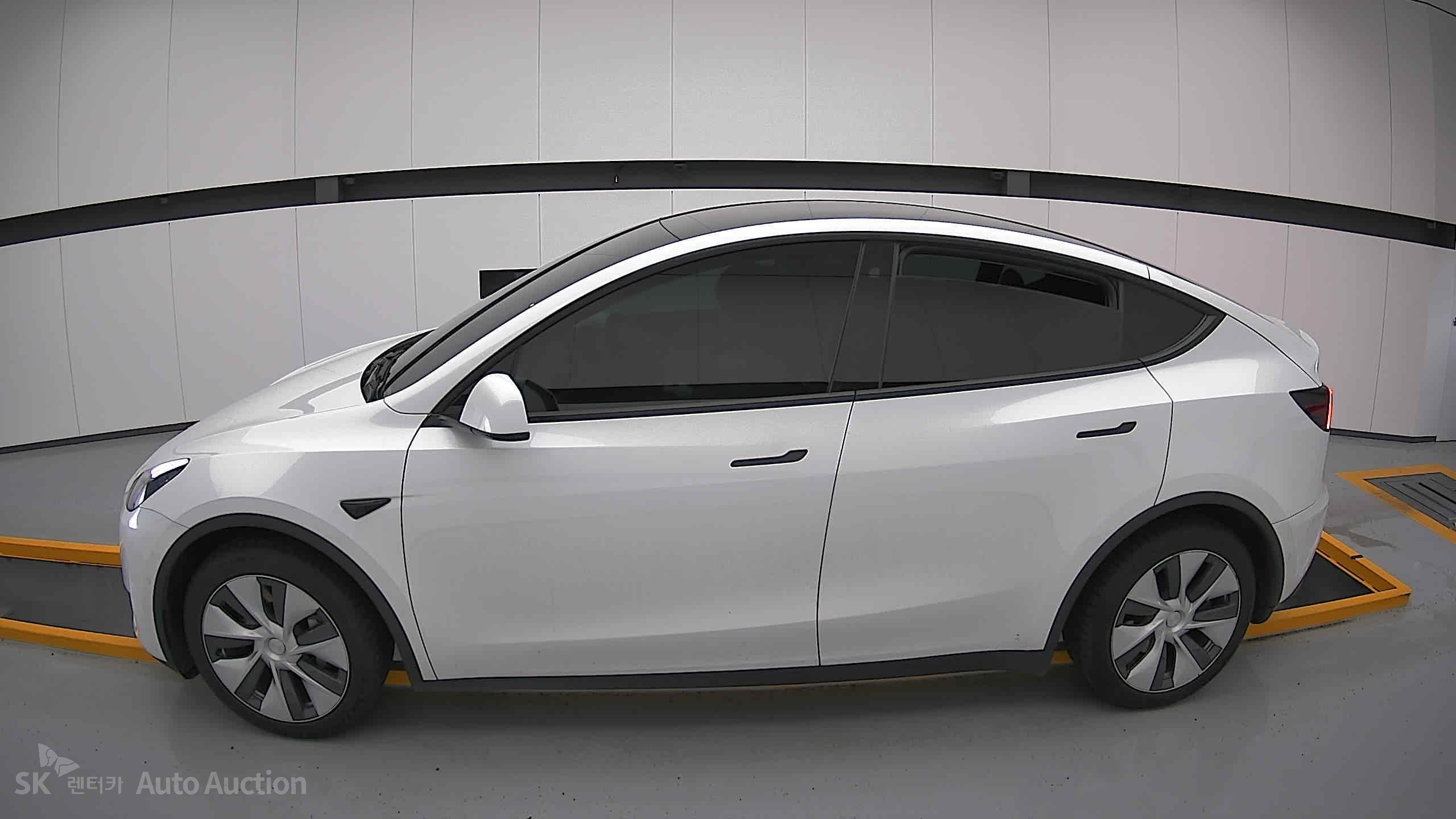 2021 - tesla model y