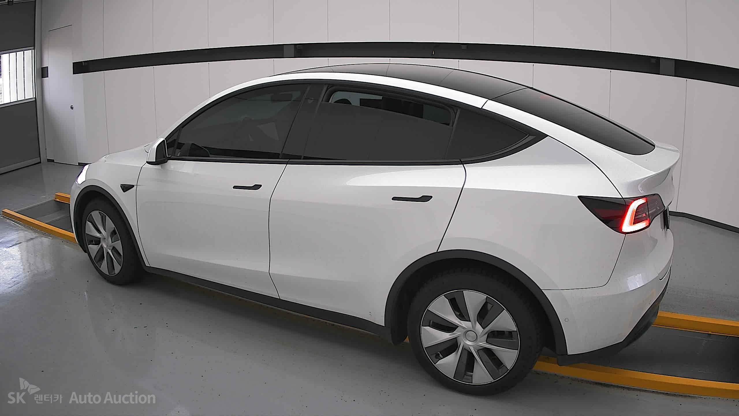 2021 - tesla model y