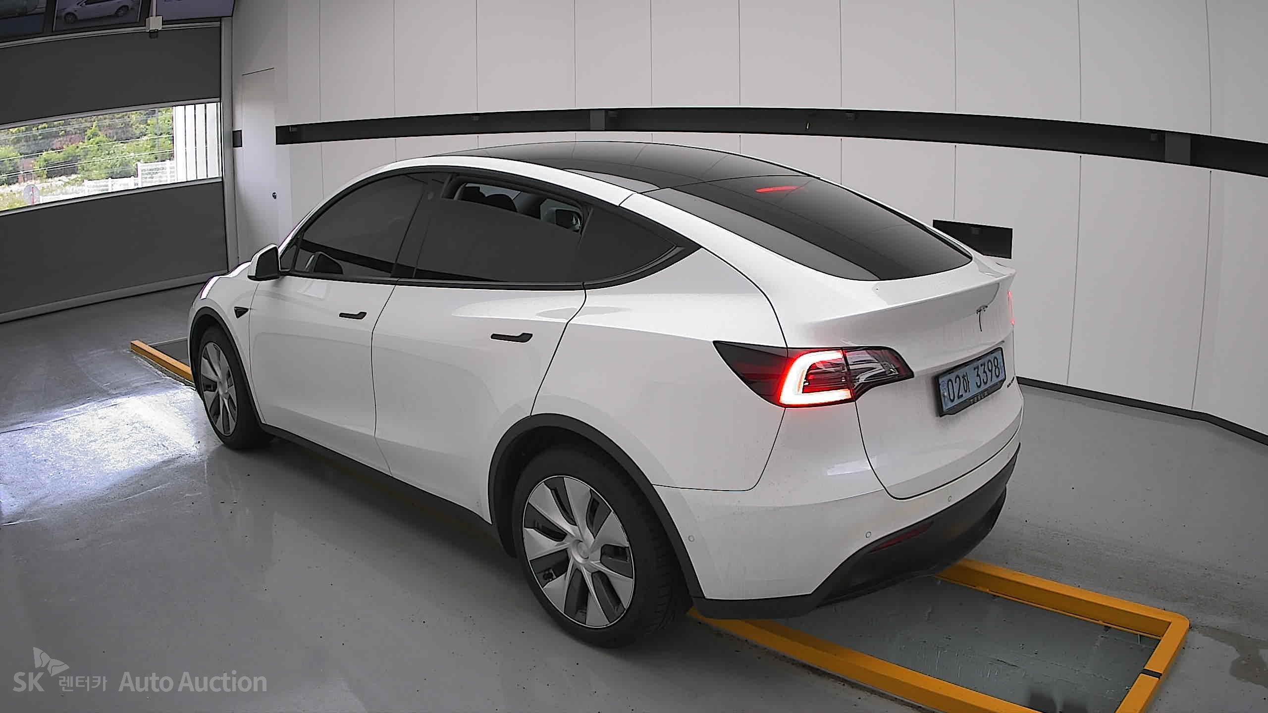 2021 - tesla model y