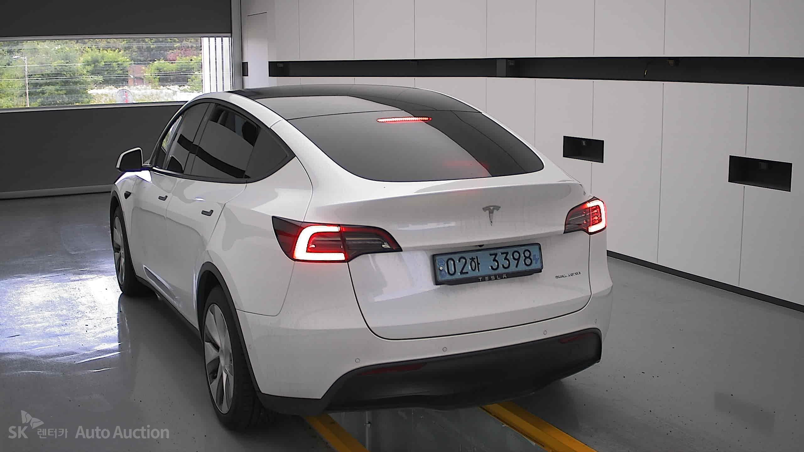 2021 - tesla model y