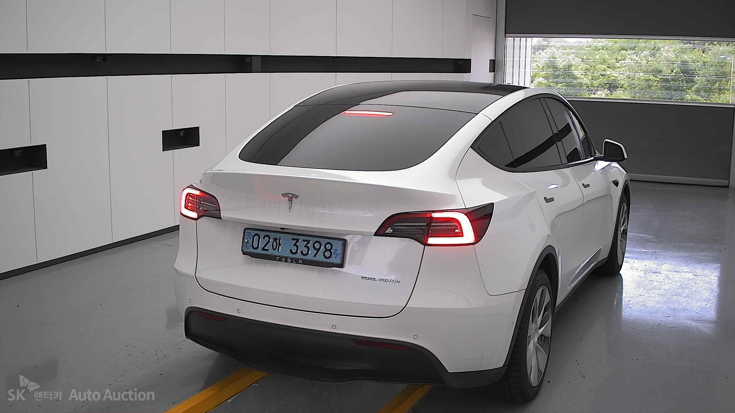 2021 - tesla model y
