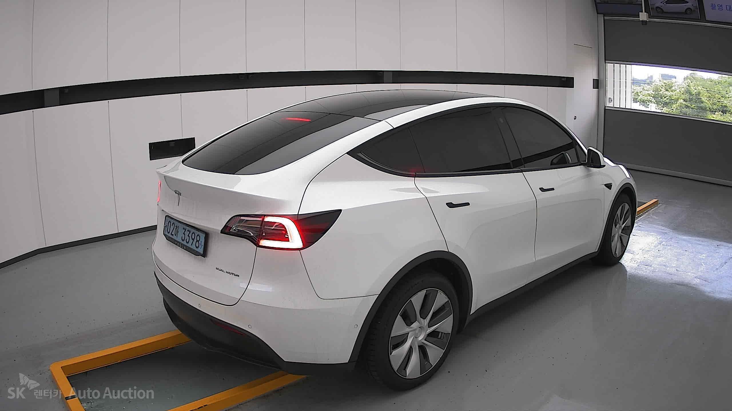 2021 - tesla model y