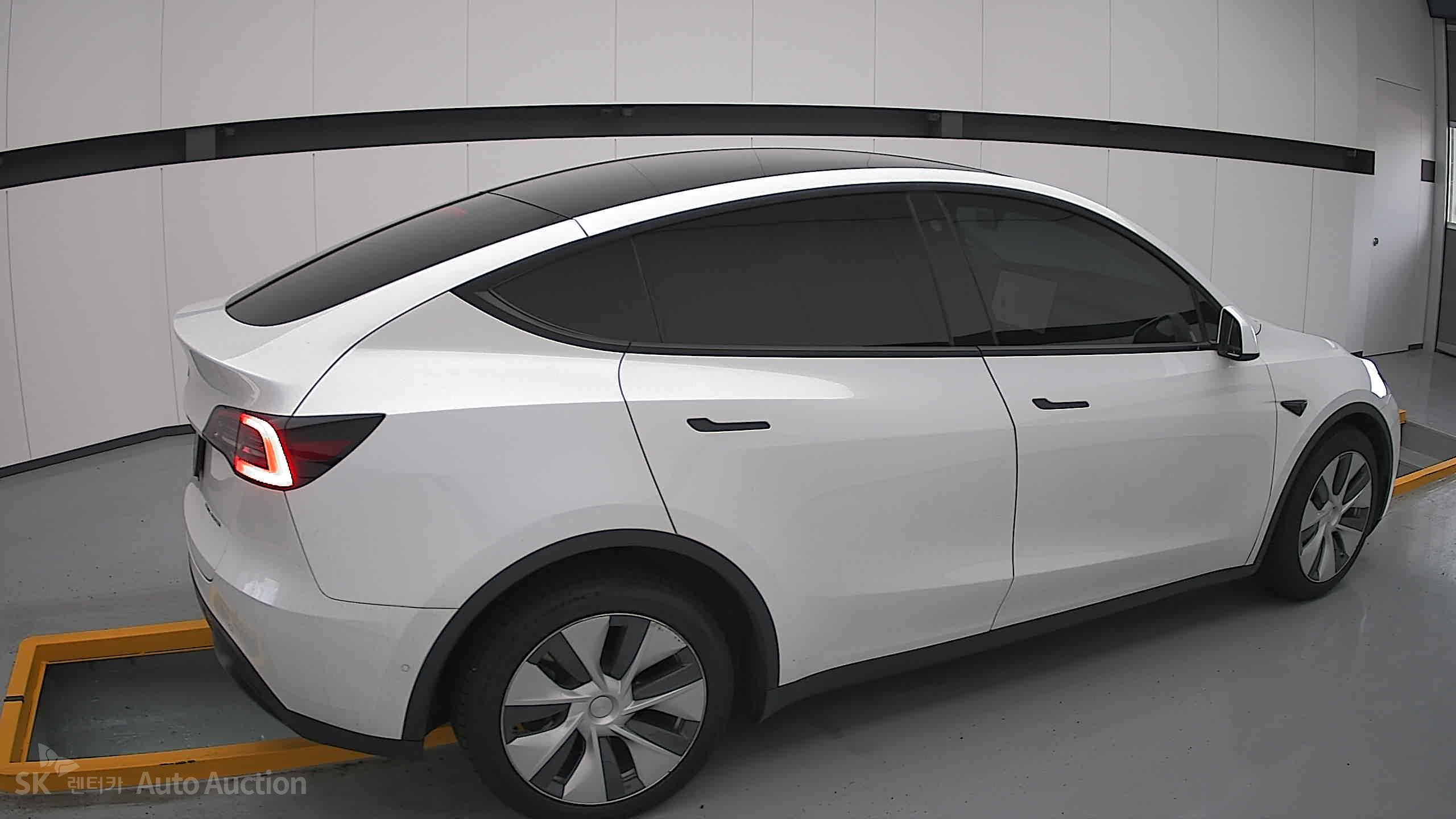 2021 - tesla model y