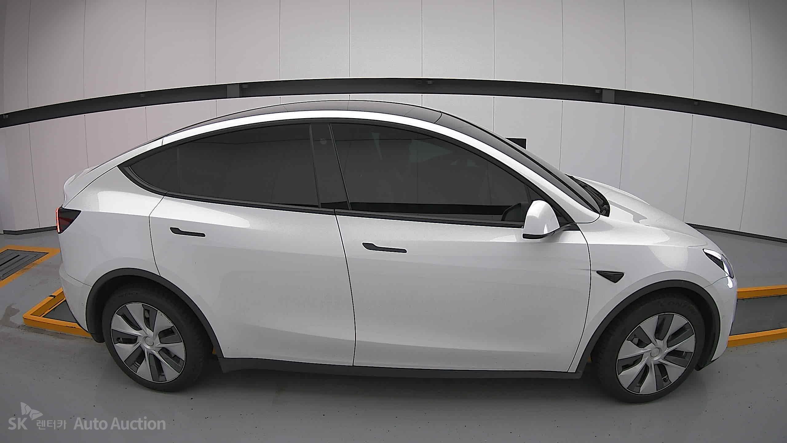 2021 - tesla model y