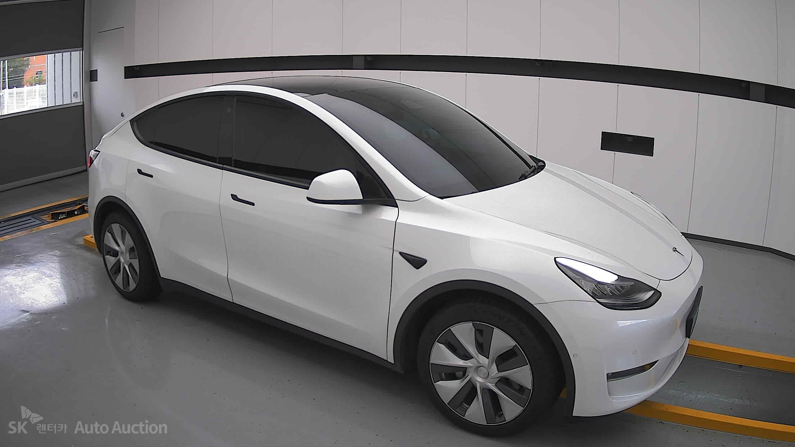 2021 - tesla model y