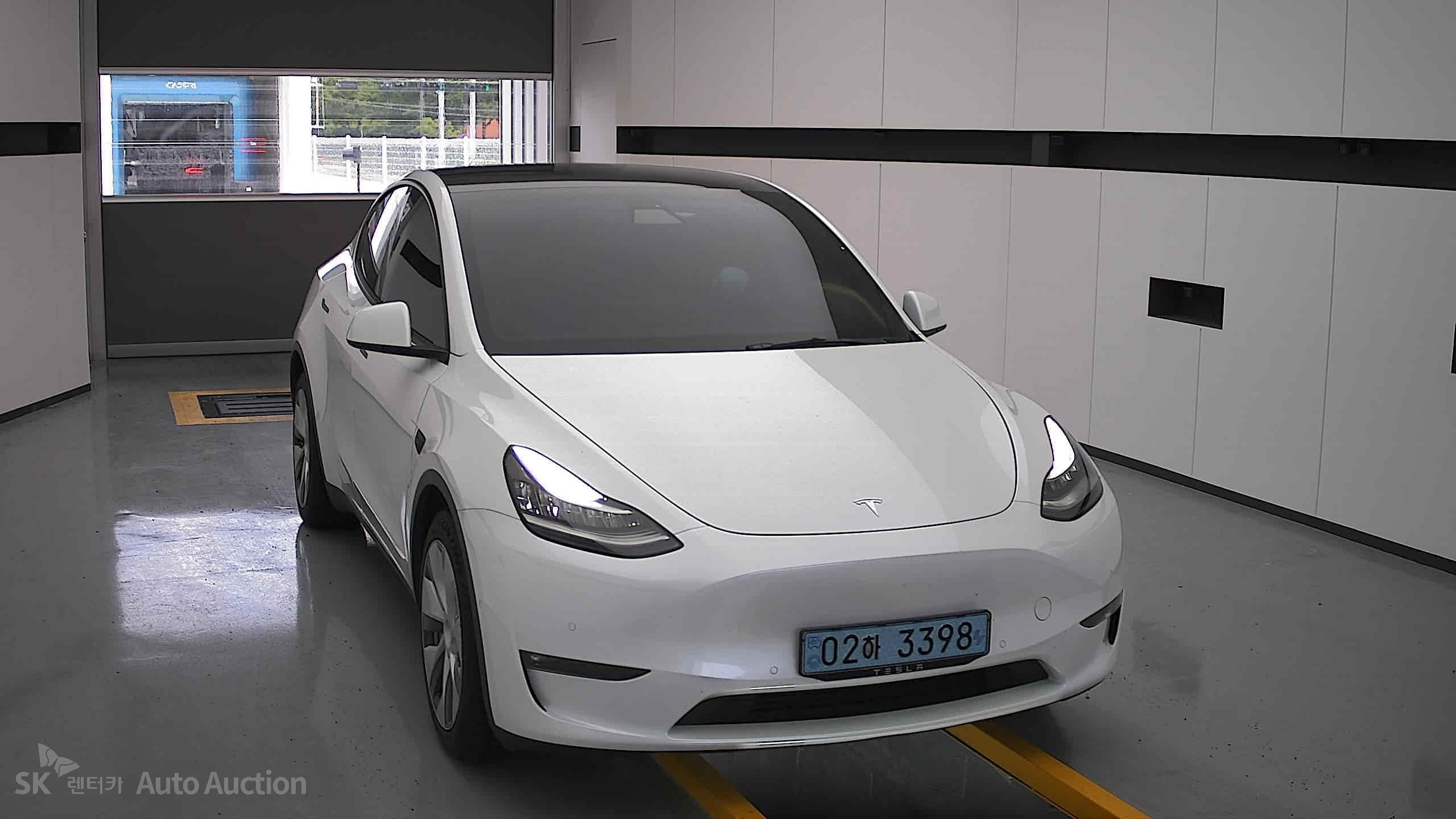 2021 - tesla model y
