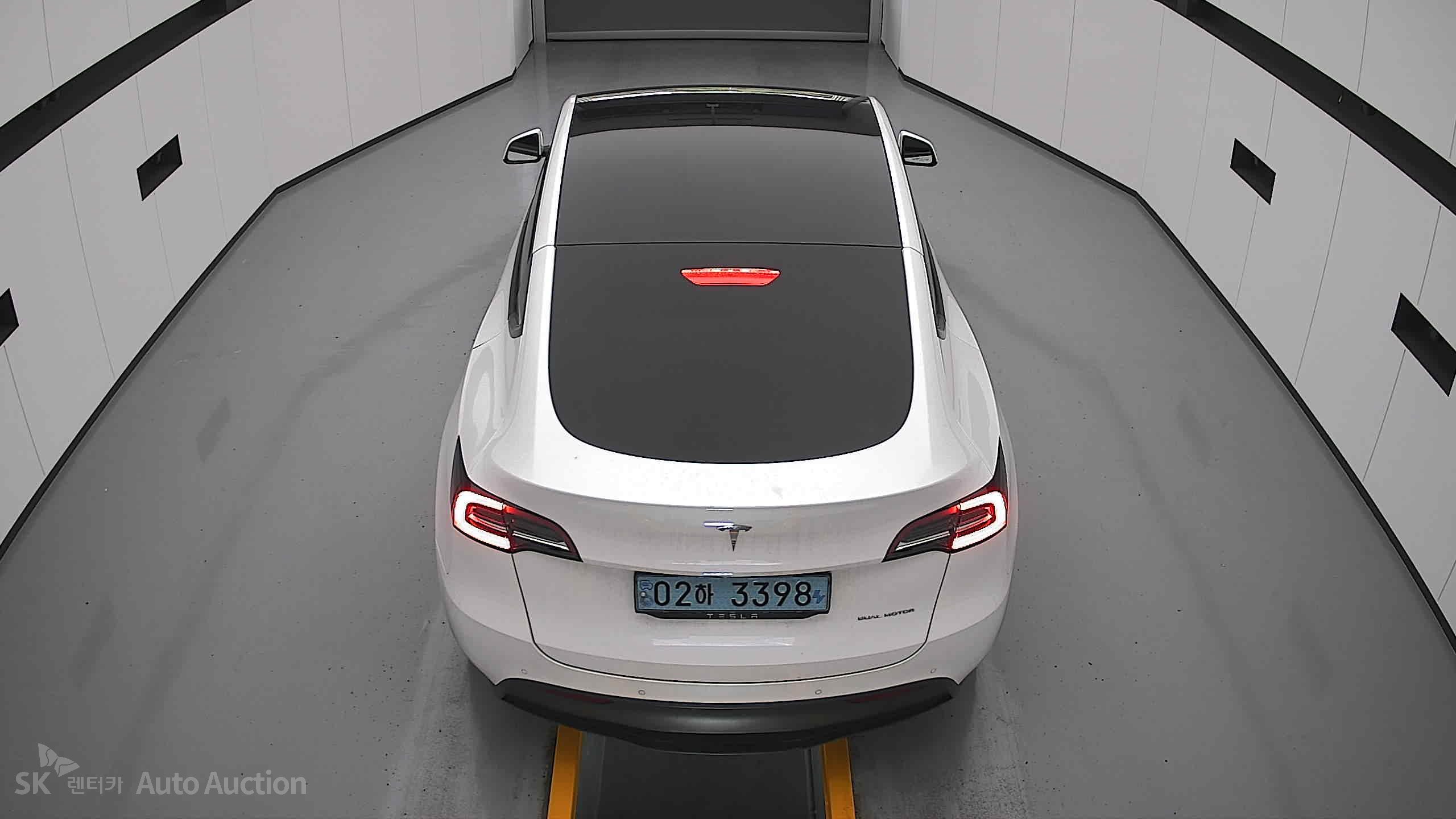 2021 - tesla model y