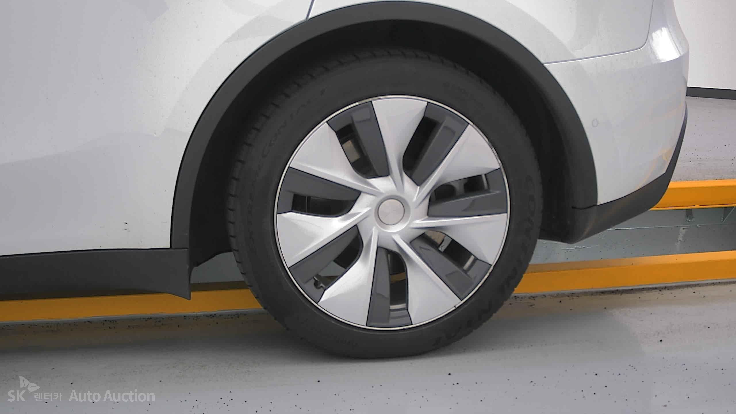 2021 - tesla model y
