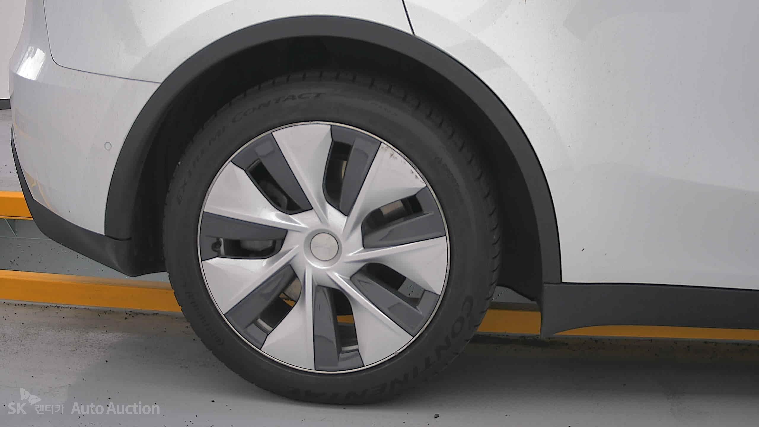 2021 - tesla model y