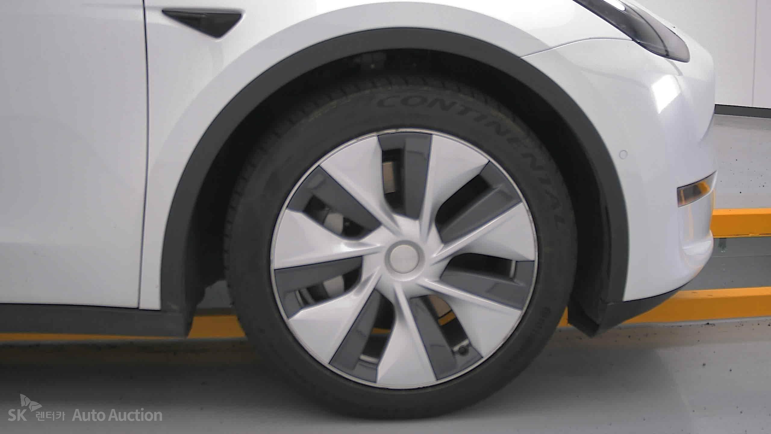2021 - tesla model y