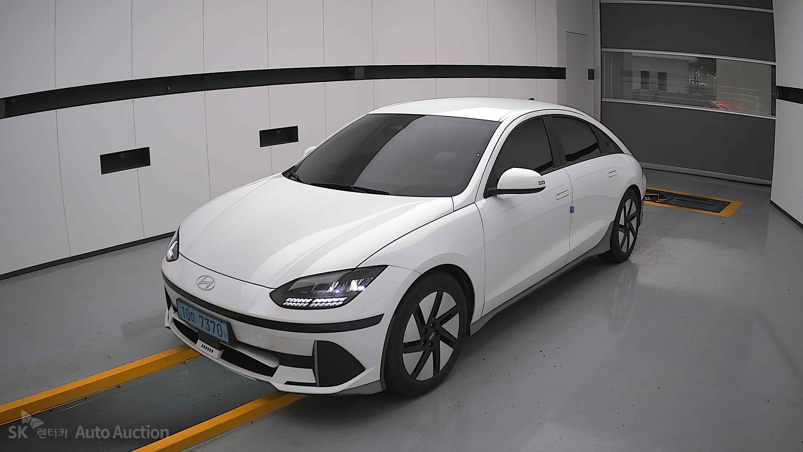 هيونداي Ioniq 2023 — صورة 11
