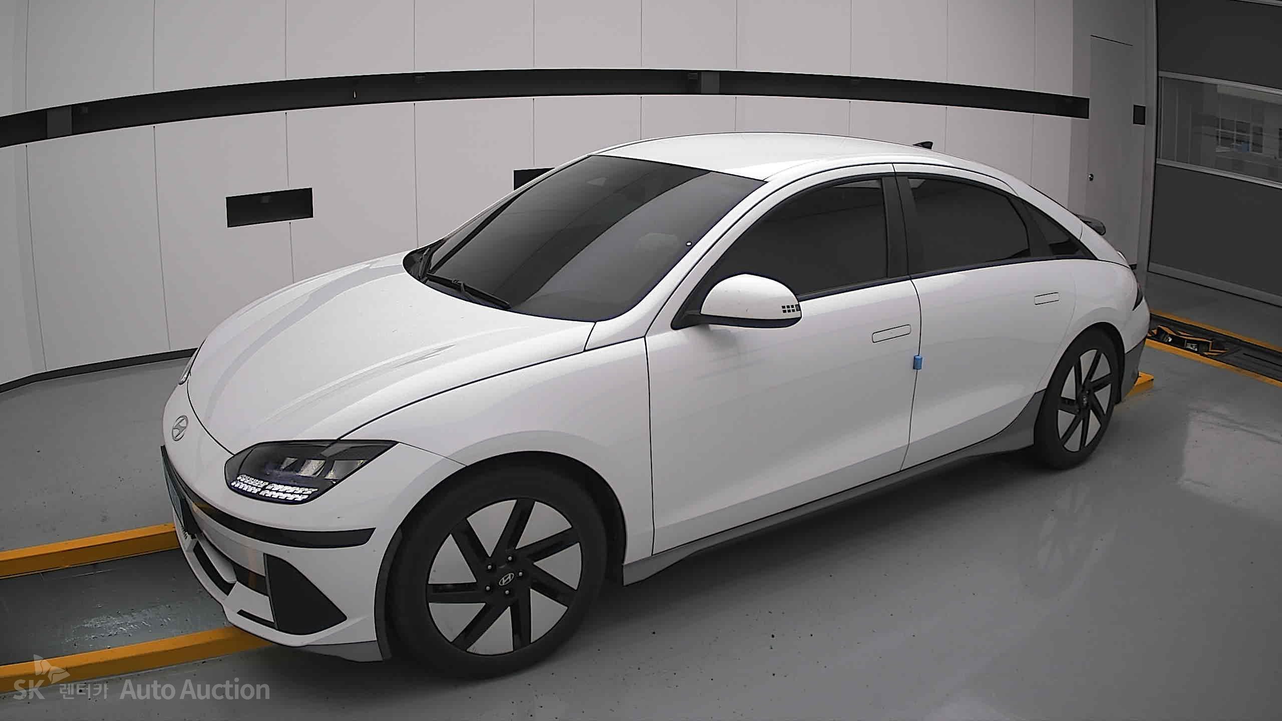 هيونداي Ioniq 2023 — صورة 12