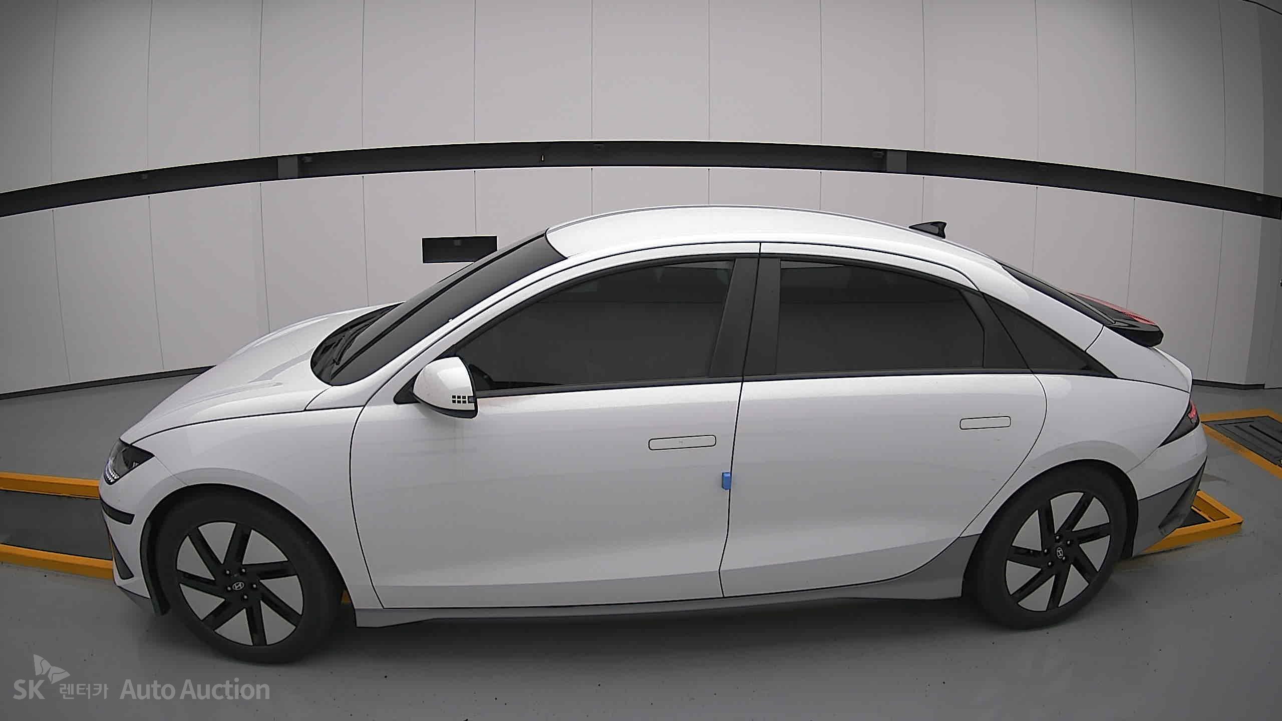 هيونداي Ioniq 2023 — صورة 13