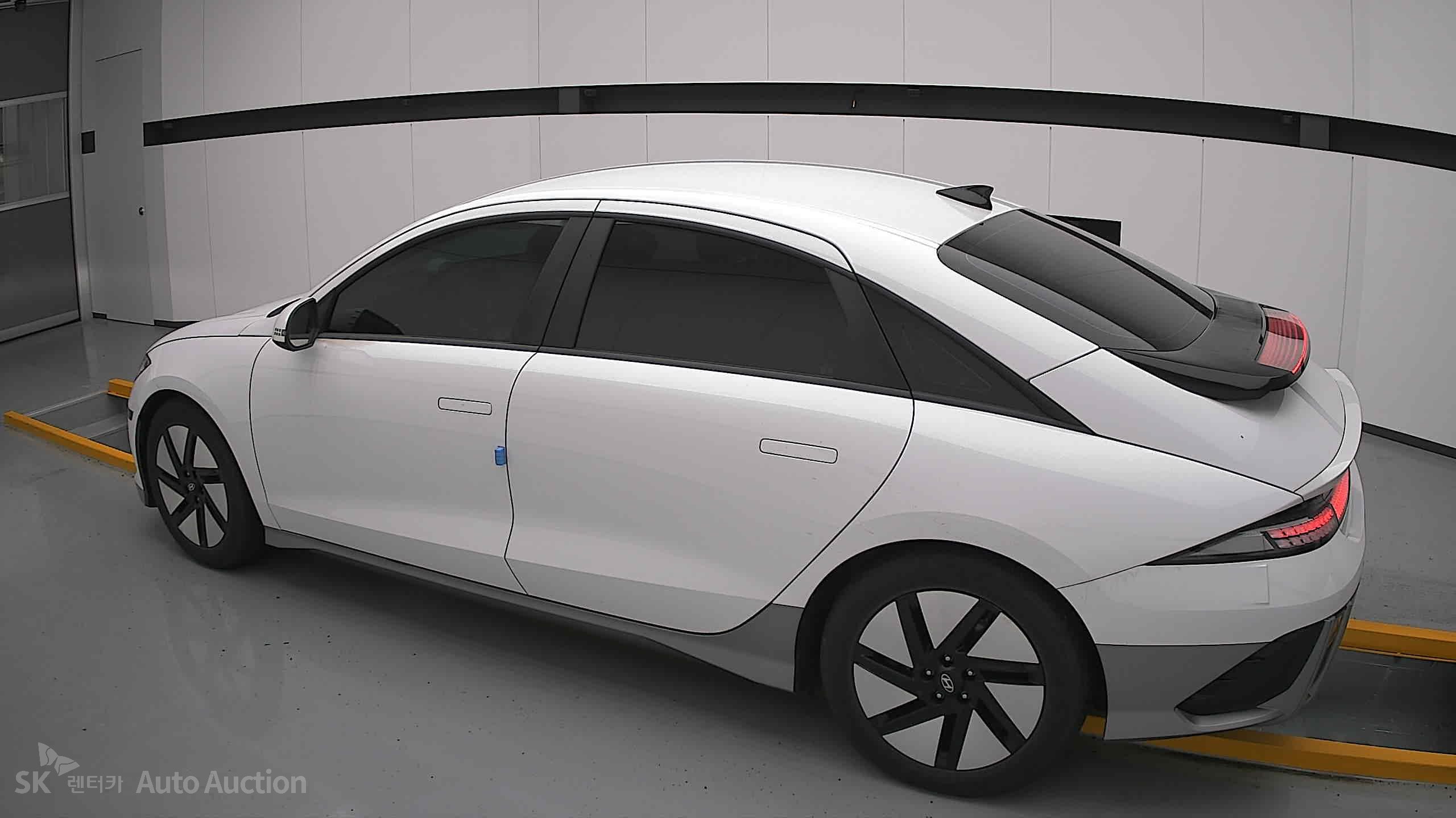 هيونداي Ioniq 2023 — صورة 14