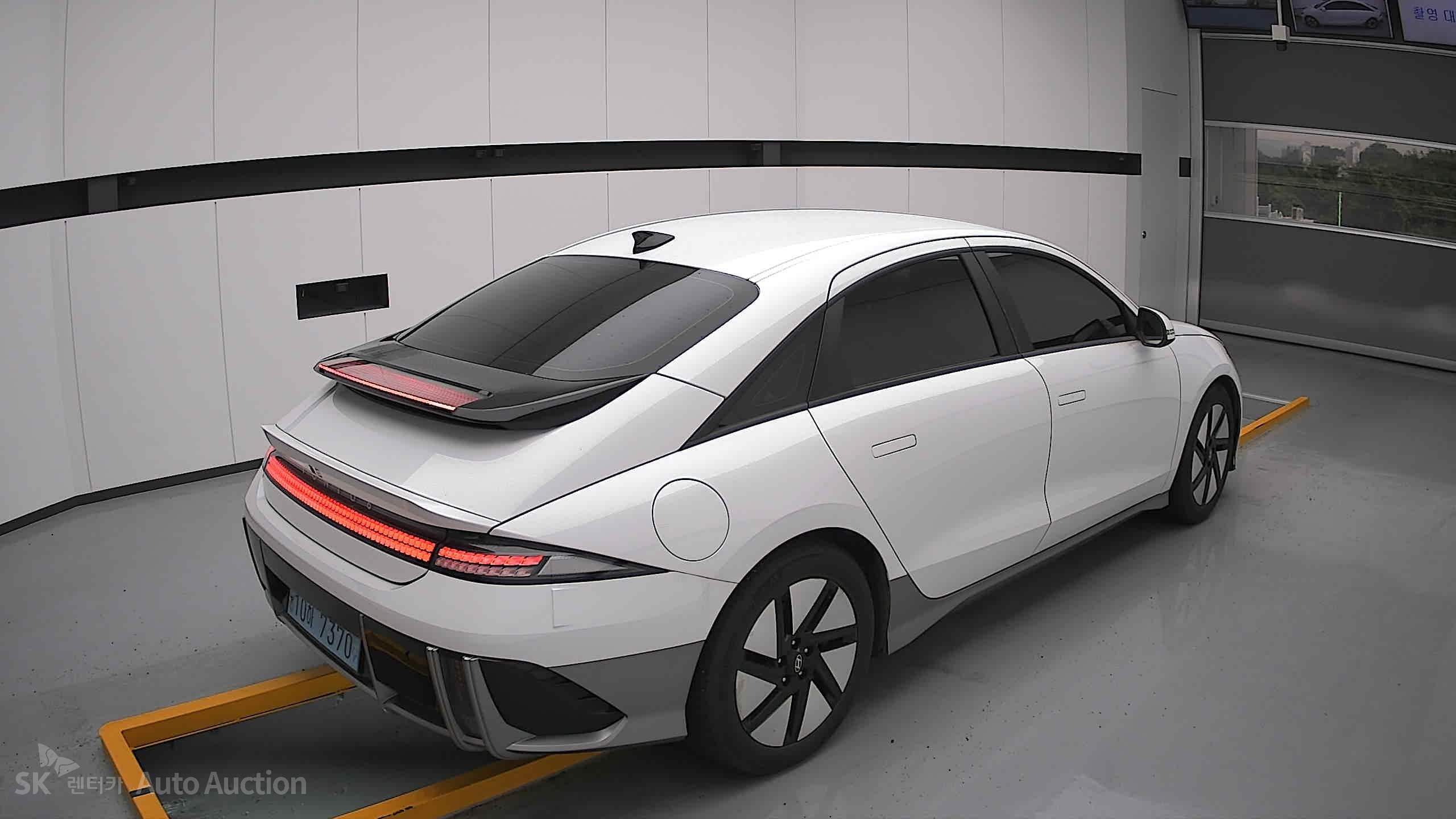هيونداي Ioniq 2023 — صورة 17