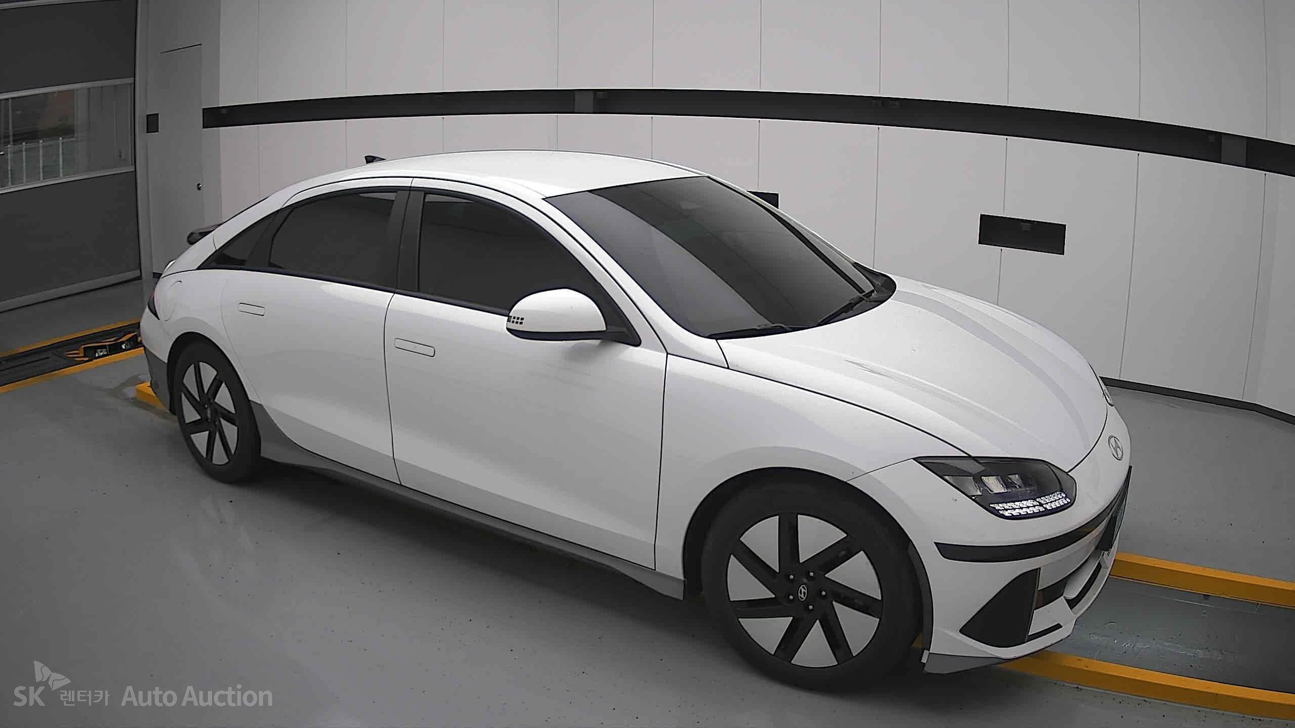 هيونداي Ioniq 2023 — صورة 20