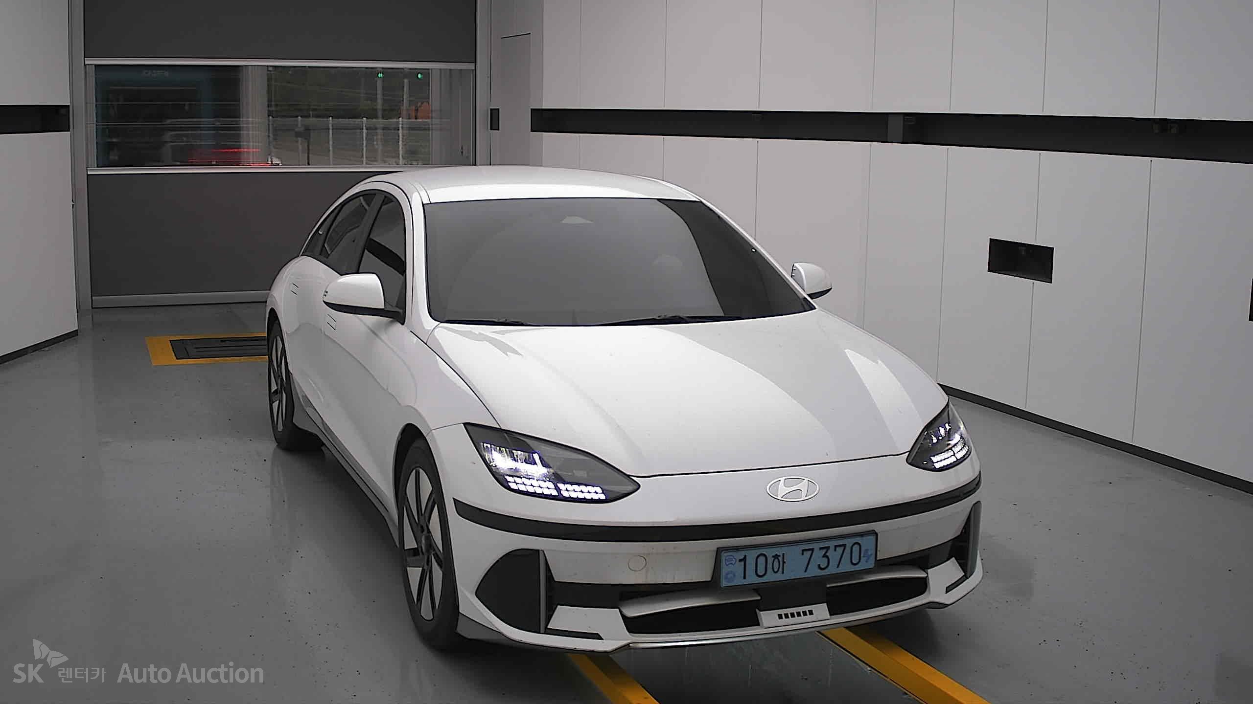 هيونداي Ioniq 2023 — صورة 22