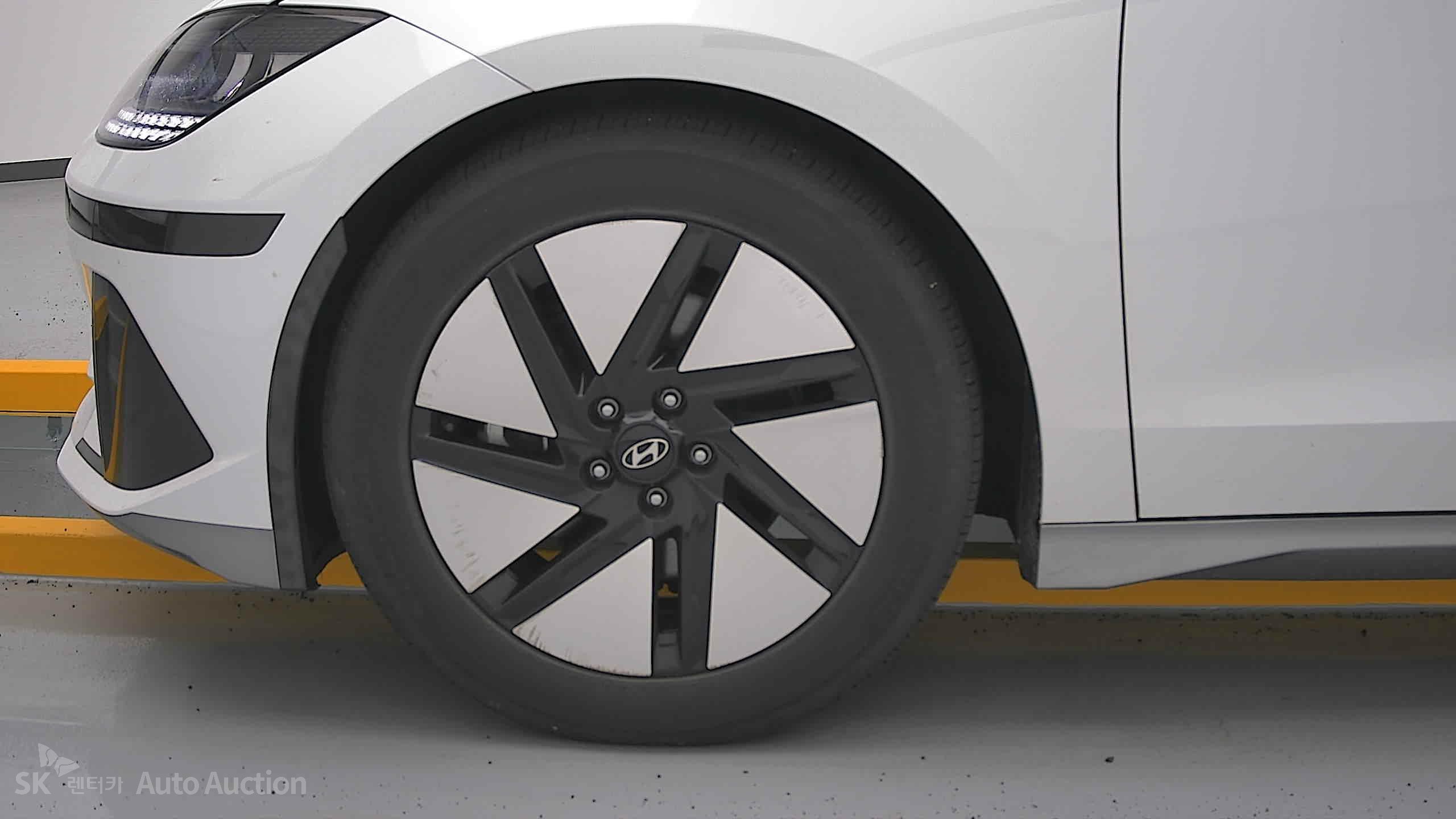 هيونداي Ioniq 2023 — صورة 25