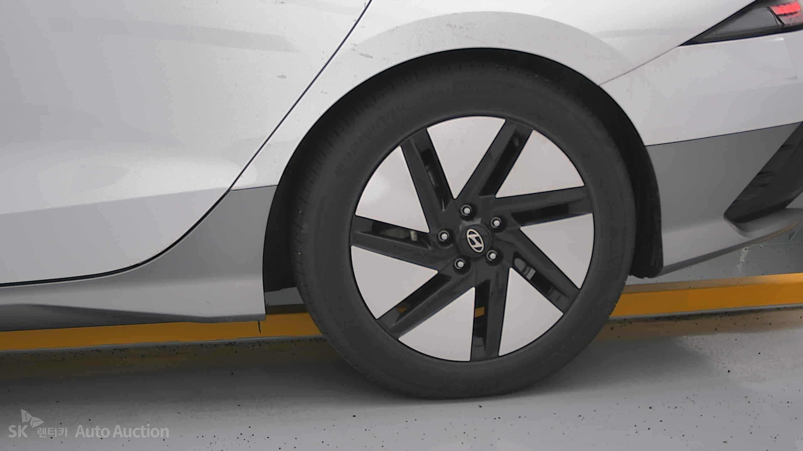 هيونداي Ioniq 2023 — صورة 26