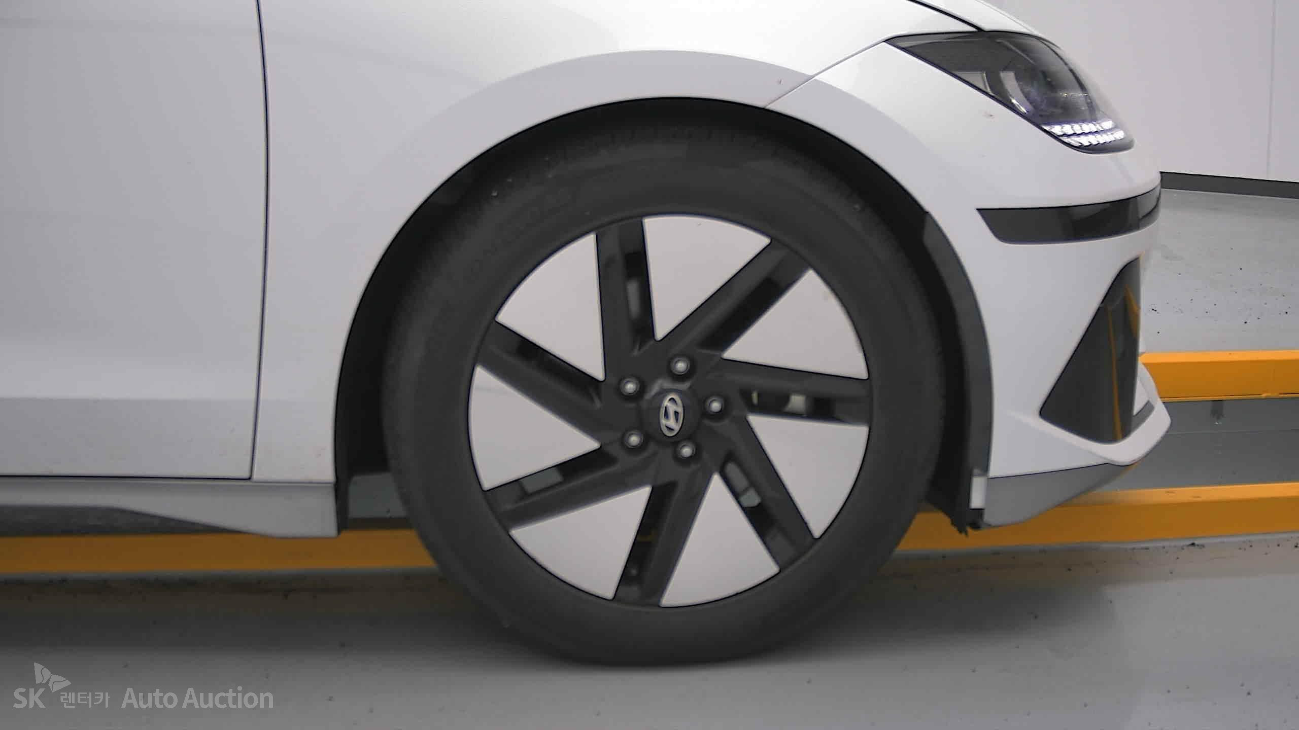 هيونداي Ioniq 2023 — صورة 28