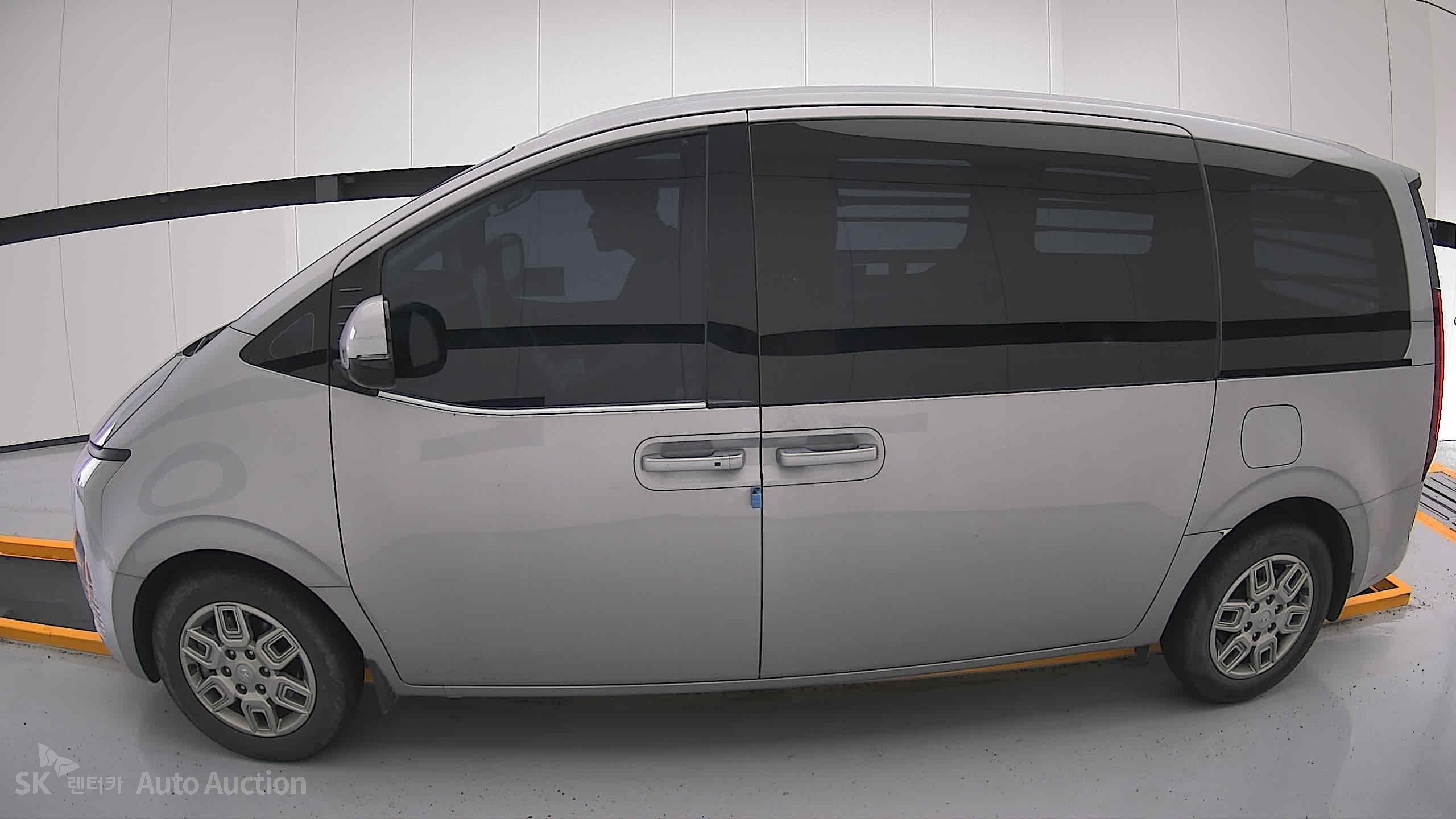 2024 - hyundai staria