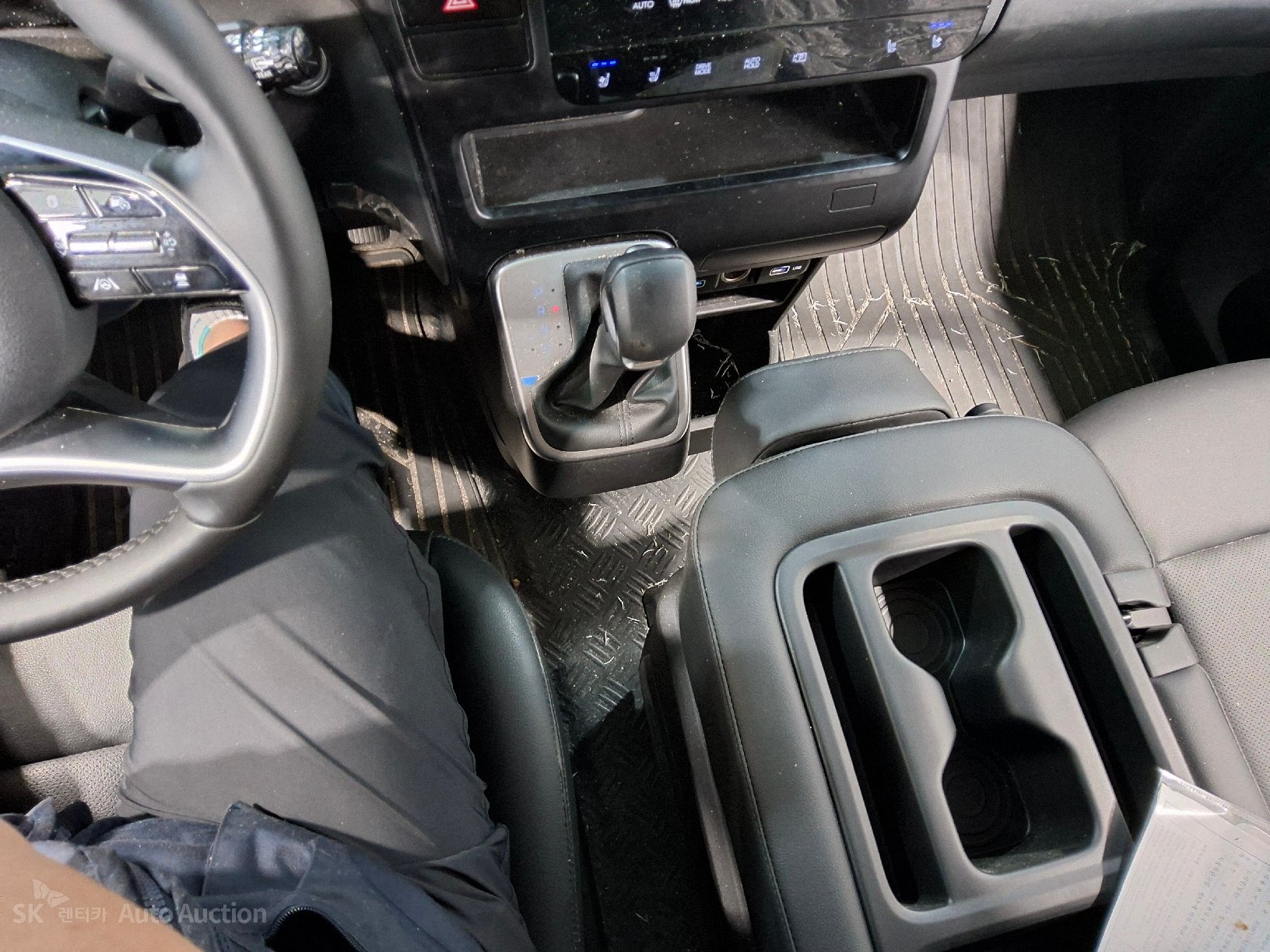2024 - hyundai staria