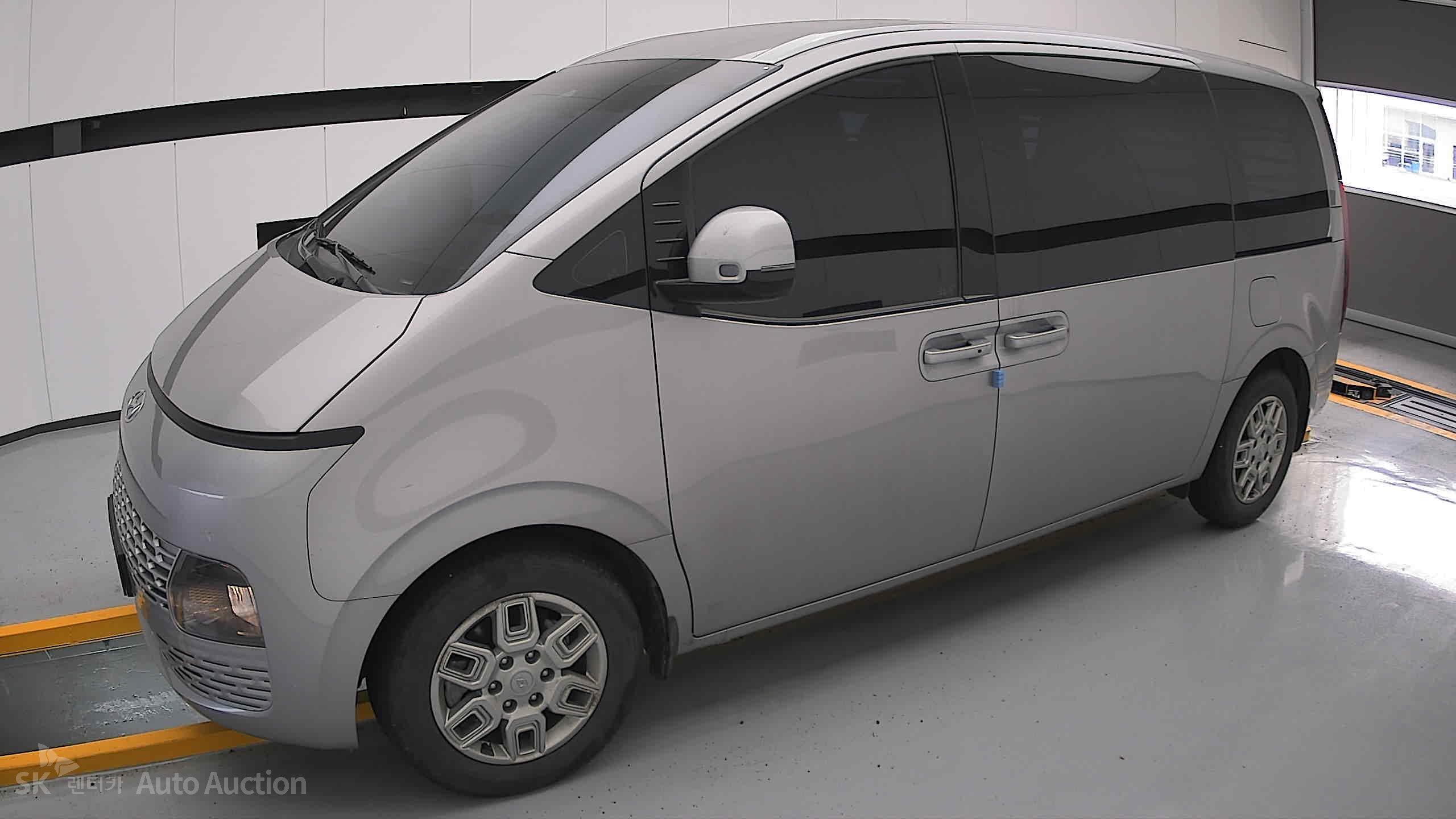 2024 - hyundai staria
