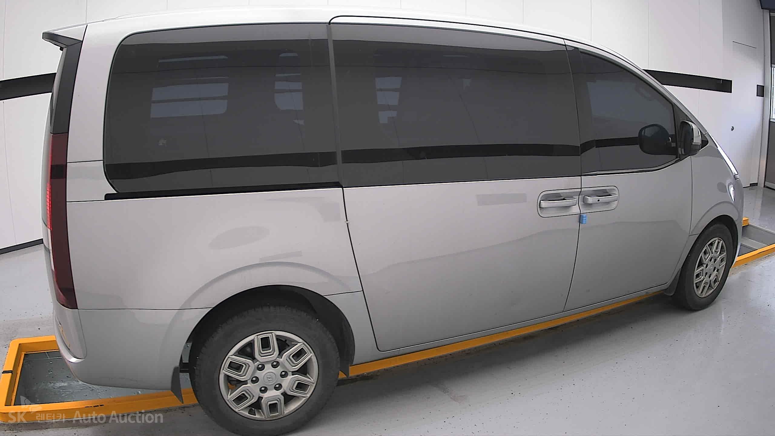 2024 - hyundai staria