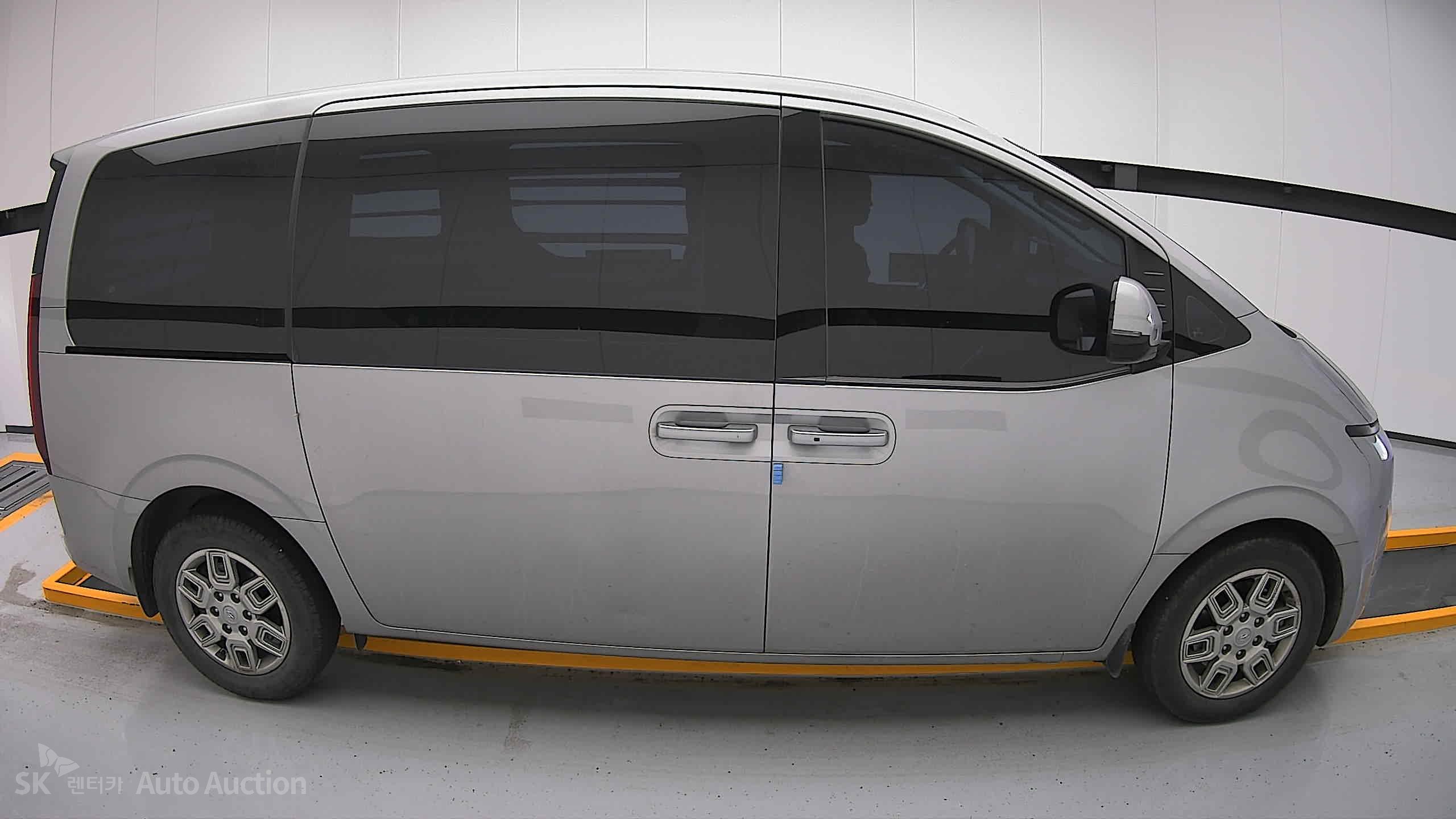 2024 - hyundai staria