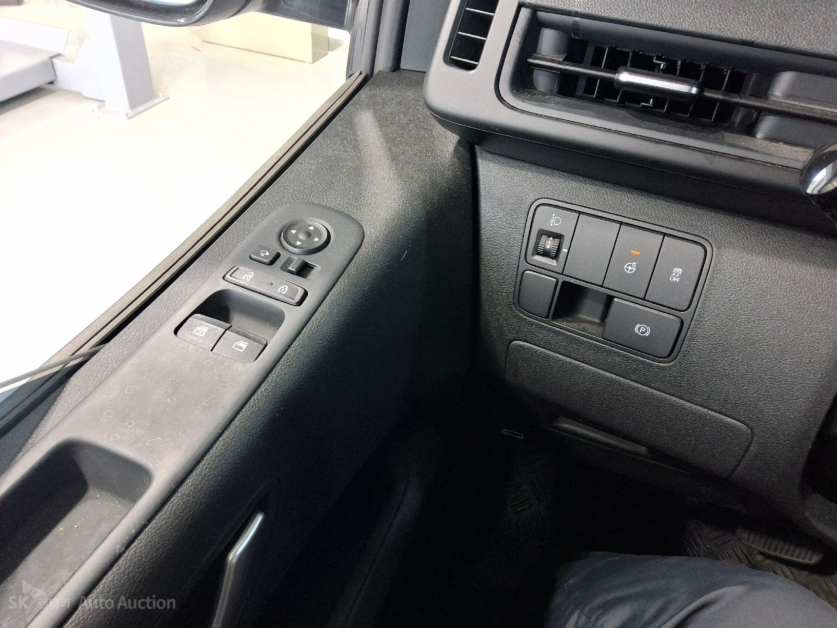2024 - hyundai staria