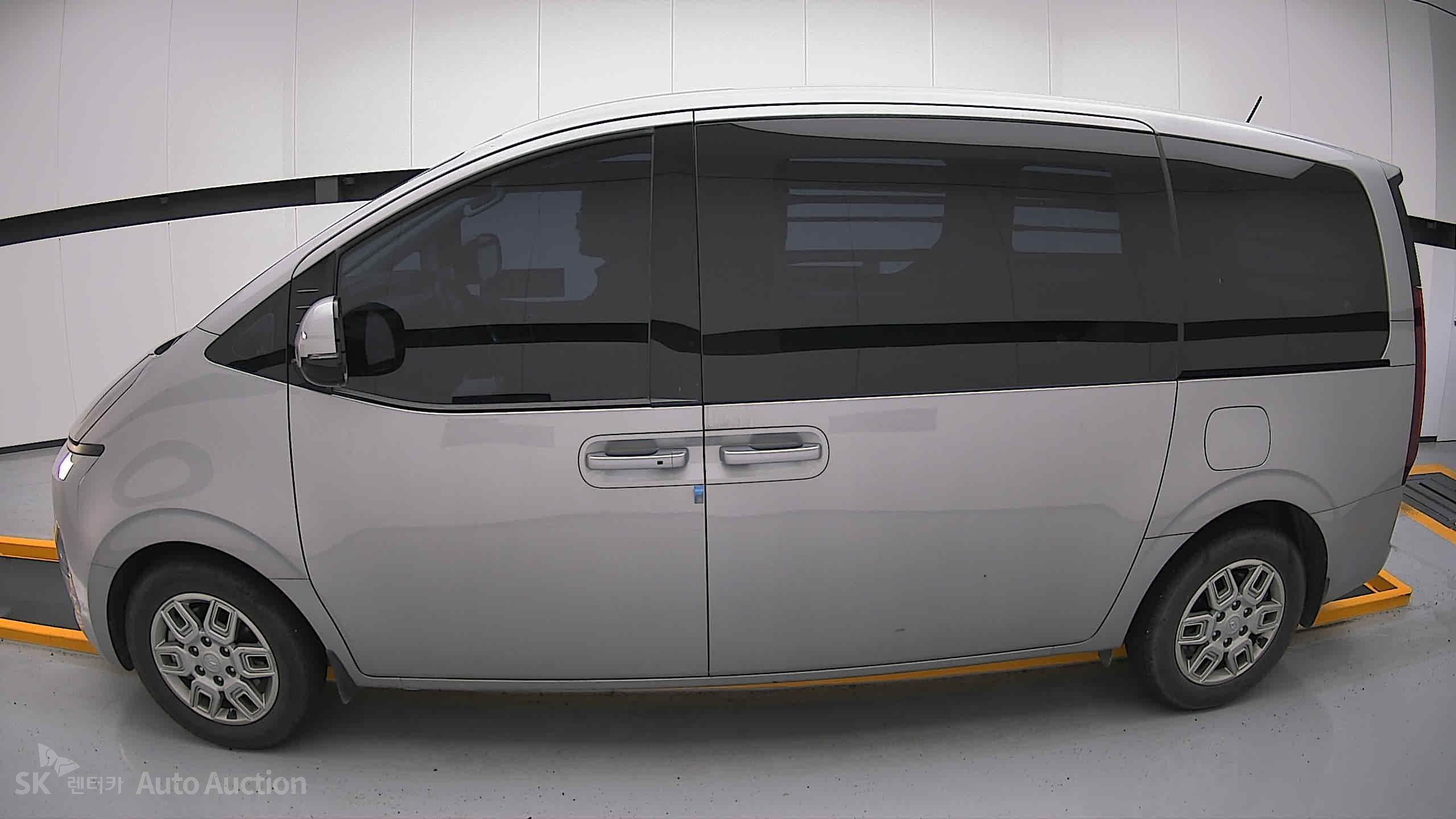 2024 - hyundai staria