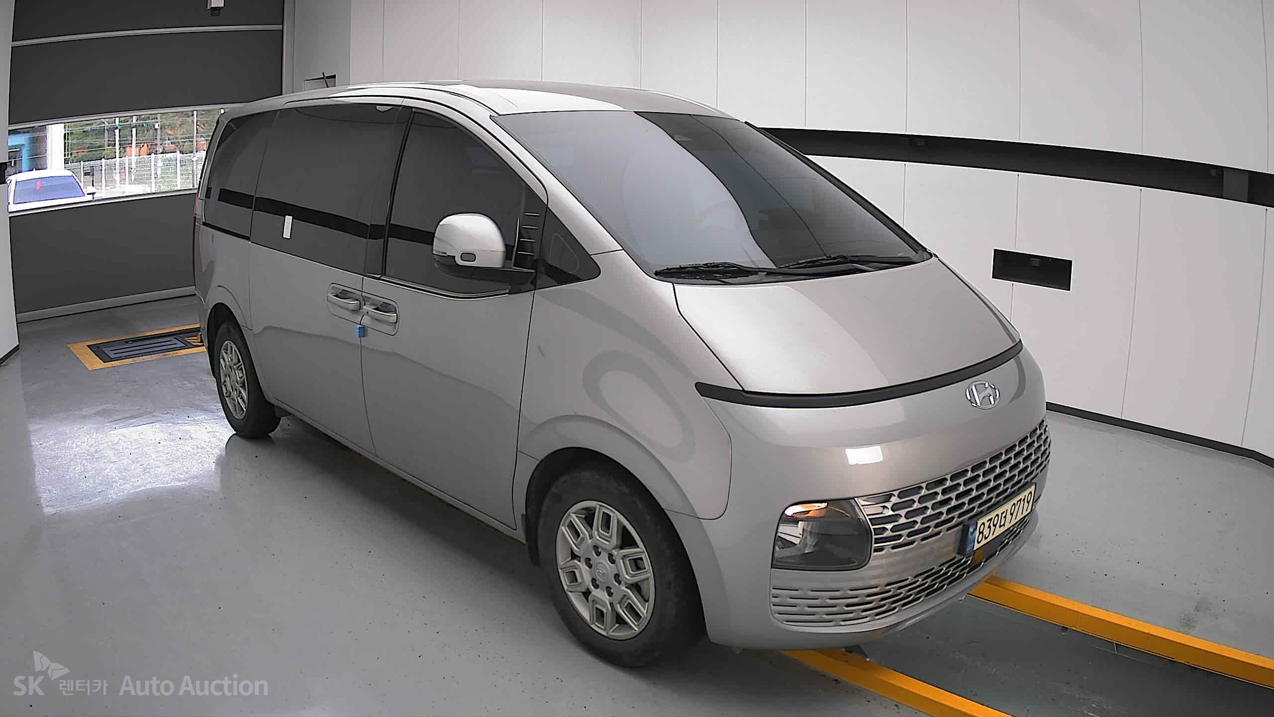 2024 - hyundai staria