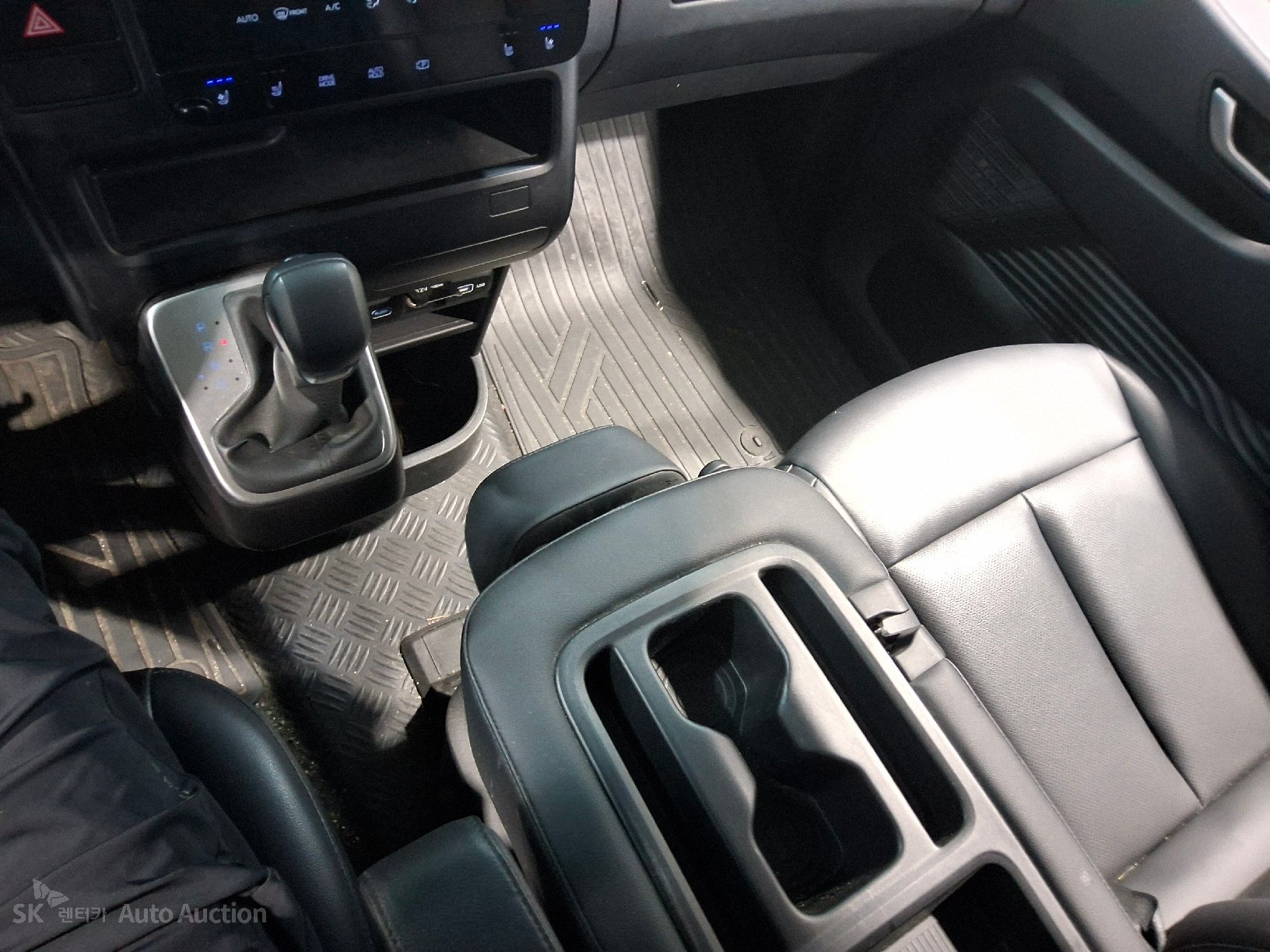 2024 - hyundai staria