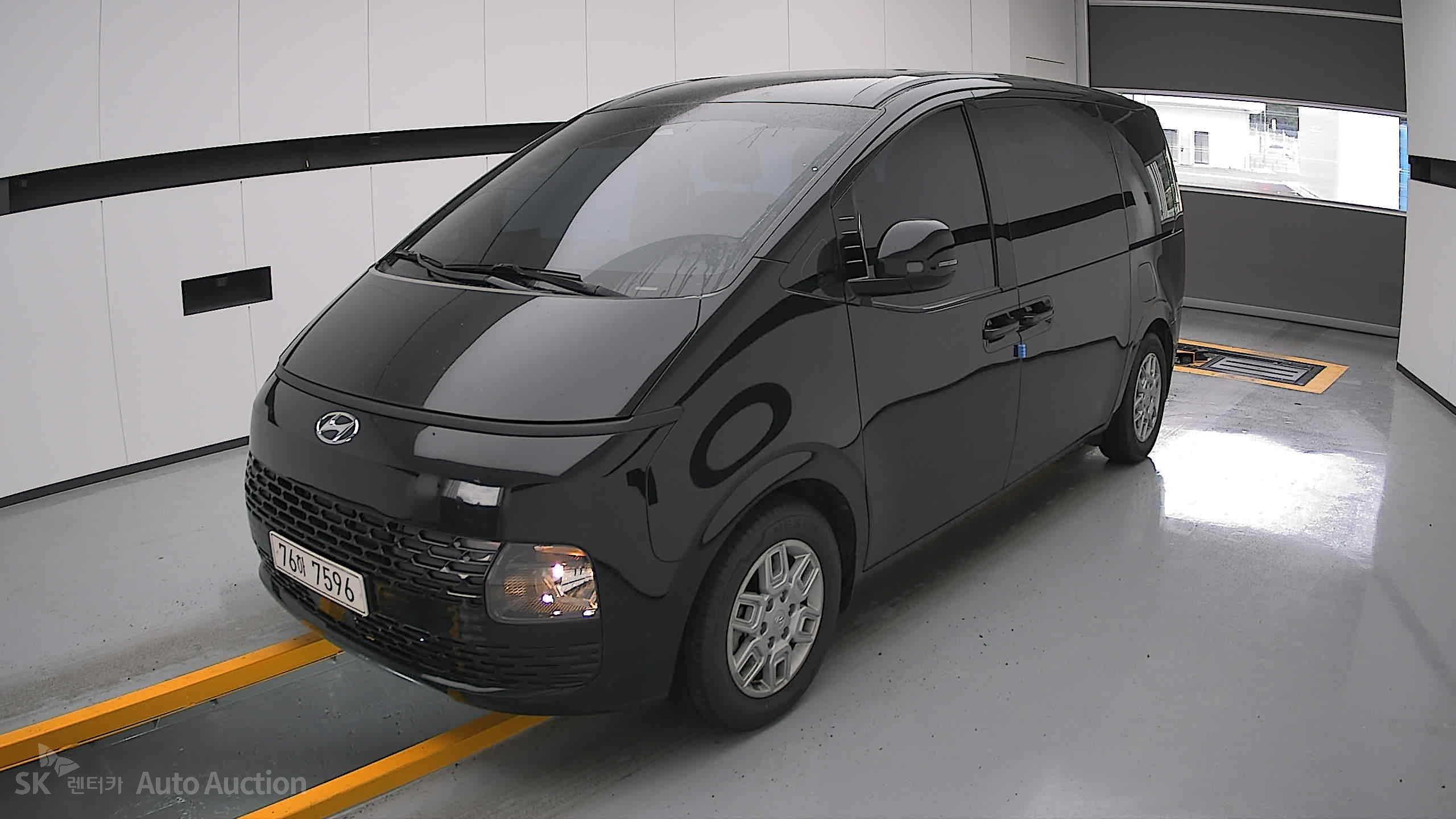 2022 - hyundai staria