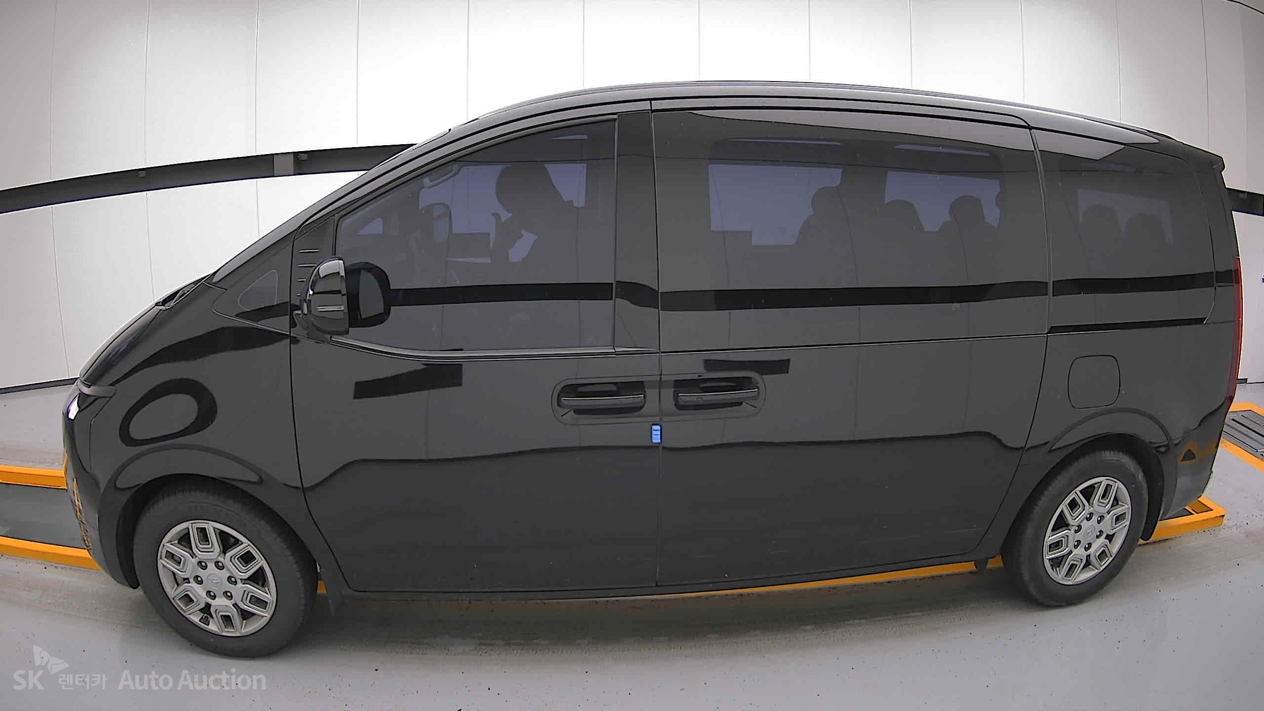 2022 - hyundai staria