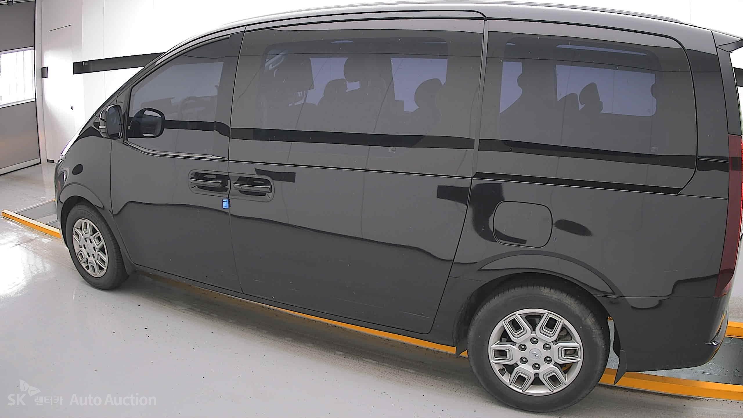 2022 - hyundai staria
