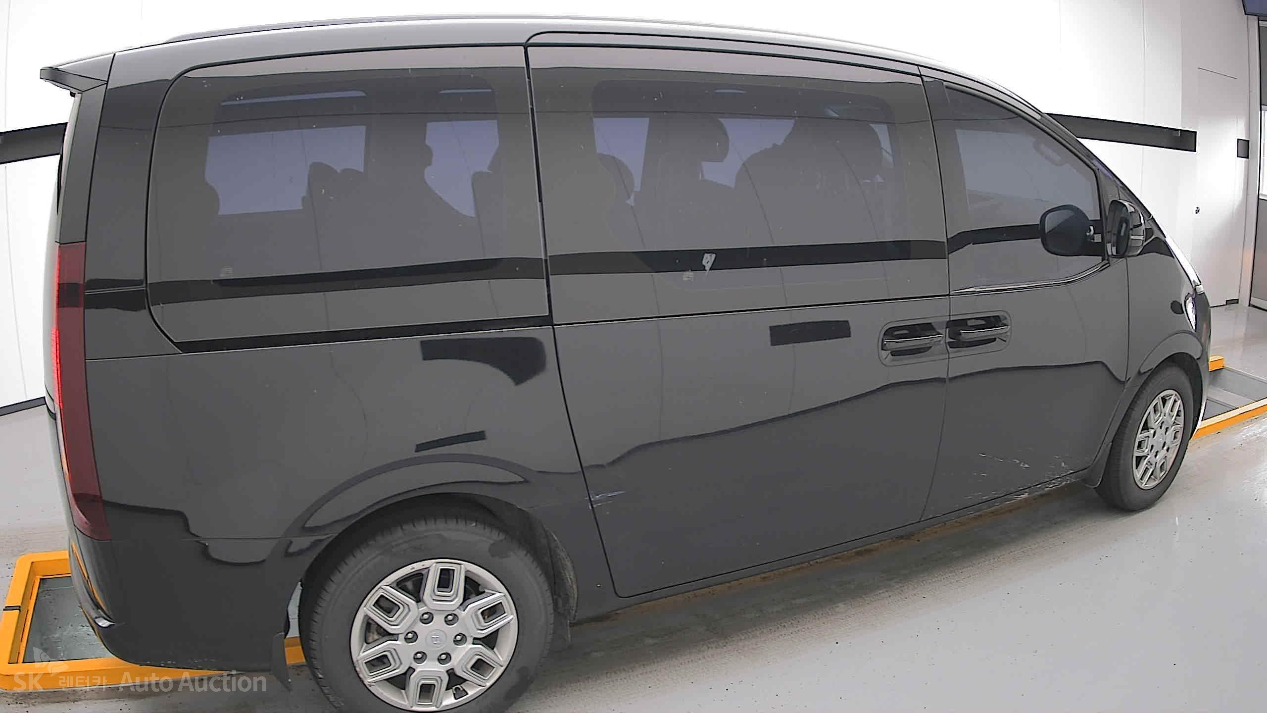 2022 - hyundai staria