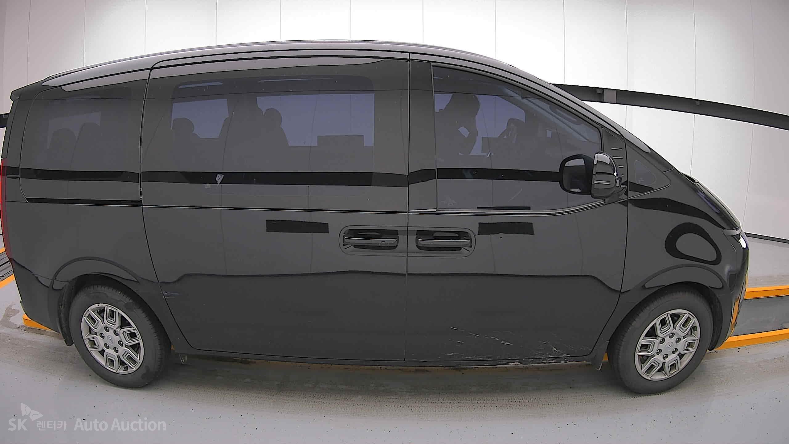 2022 - hyundai staria