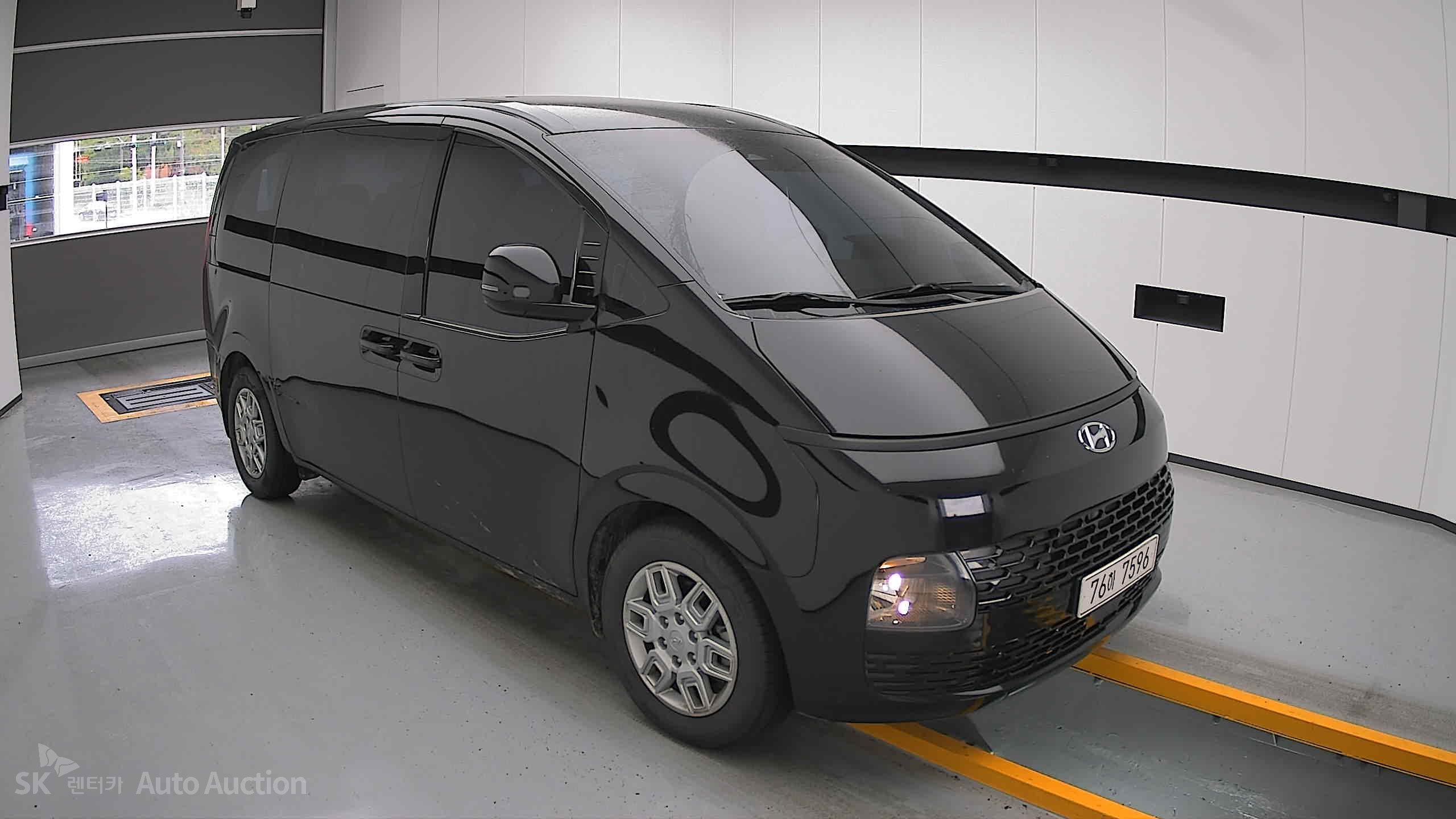 2022 - hyundai staria